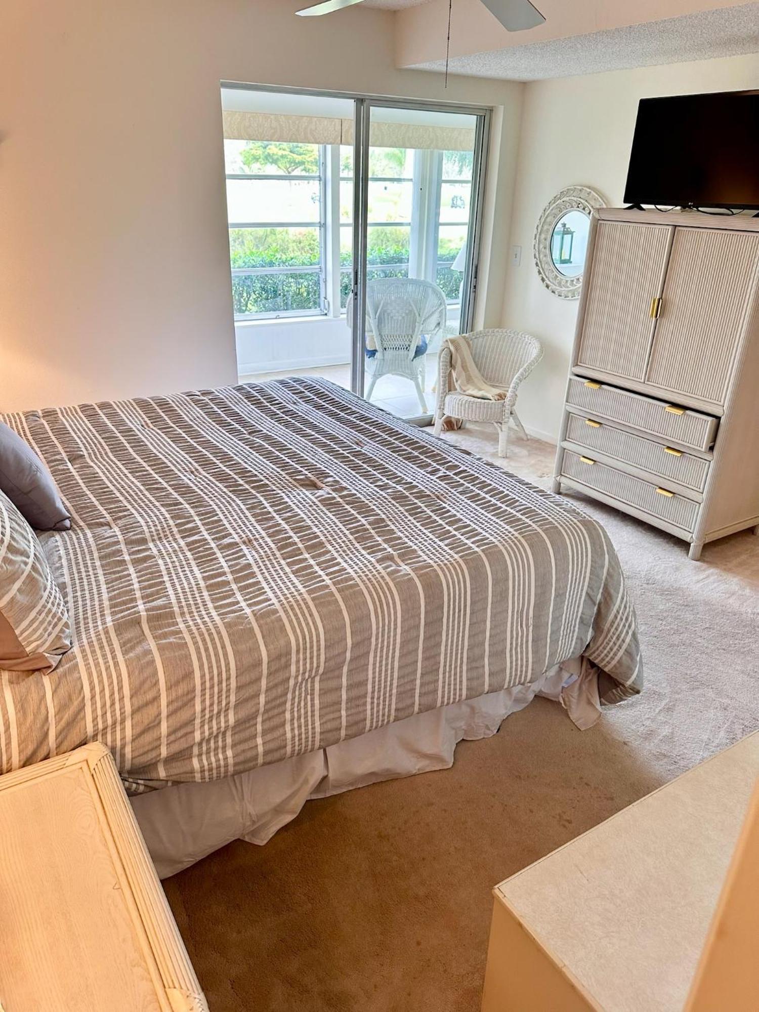 Stunning 2-bd Naples, 55+, Pool, Chickee, Golf Aparthotel *
