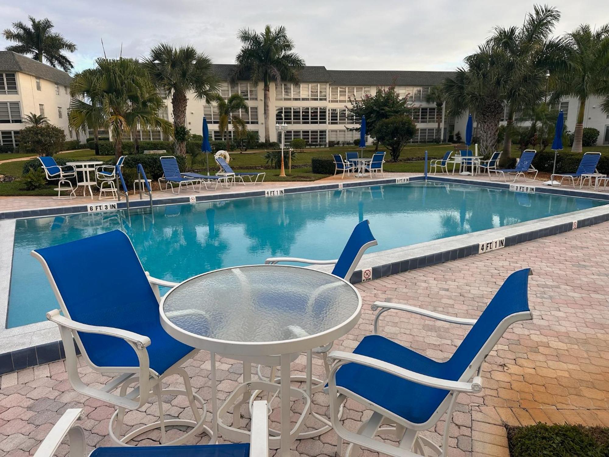 Aparthotel Stunning 2-bd Naples, 55+, Pool, Chickee, Golf *