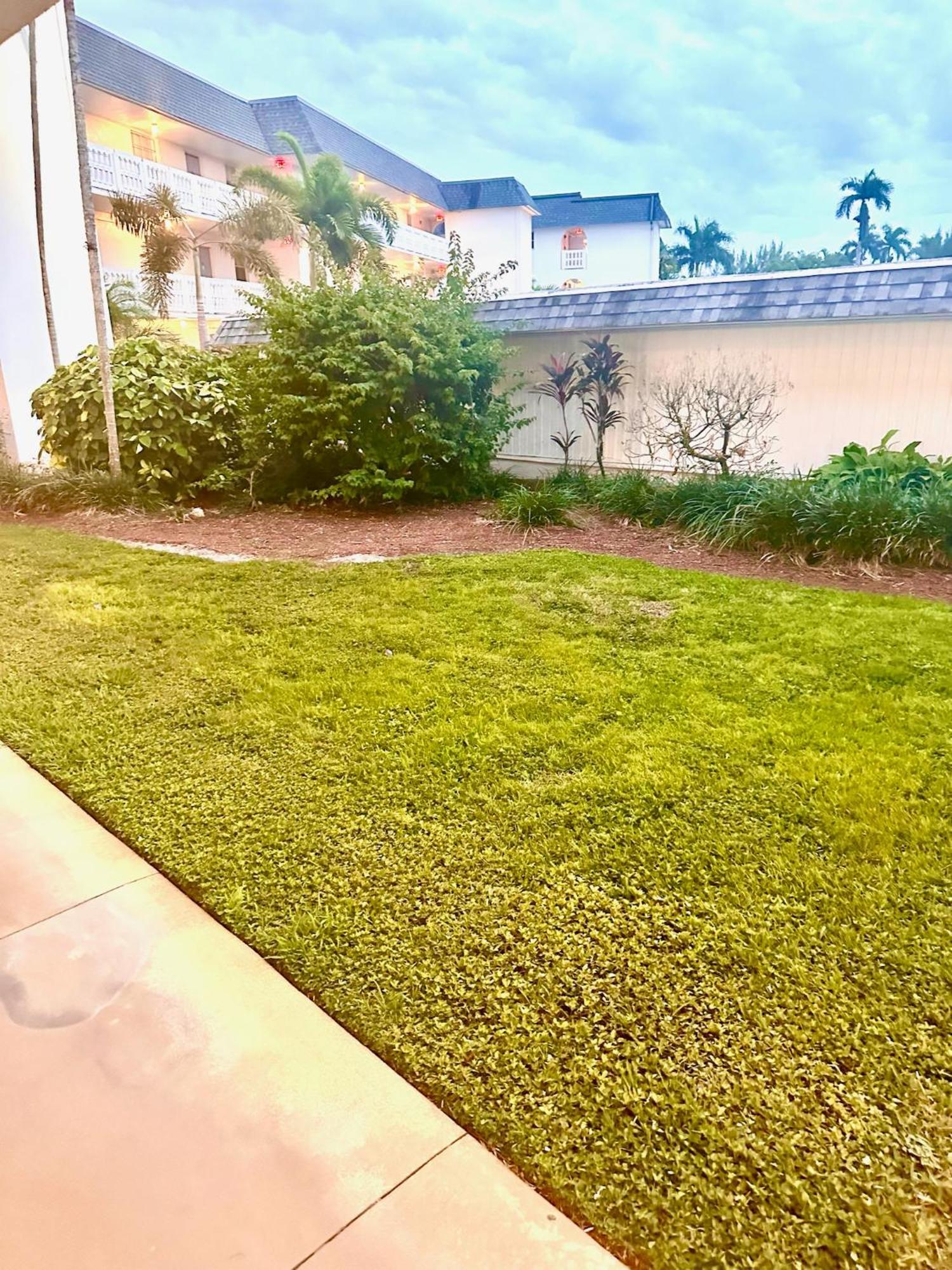 Stunning 2-bd Naples, 55+, Pool, Chickee, Golf *