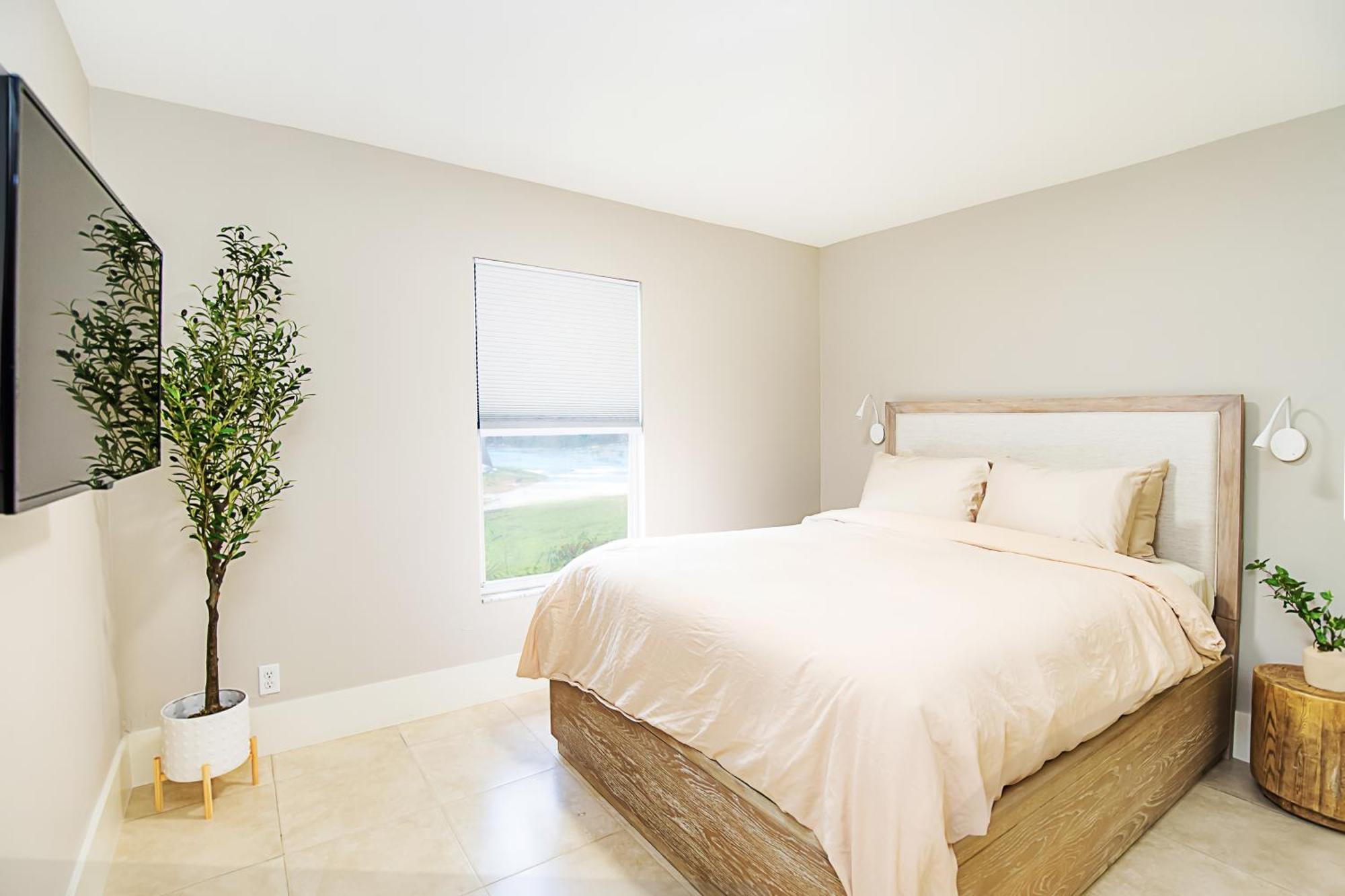 6 Bedrooms, Two Villas, Heated Pool, 2mil To Downtown Holiday home