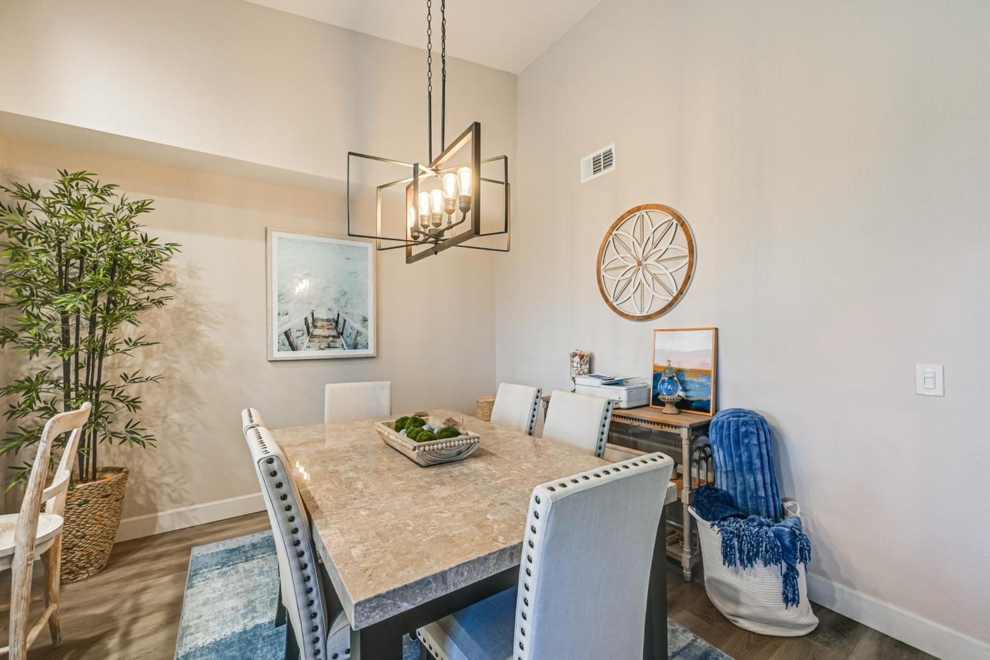 Elegant With Golf View And Community Pool Apartment *