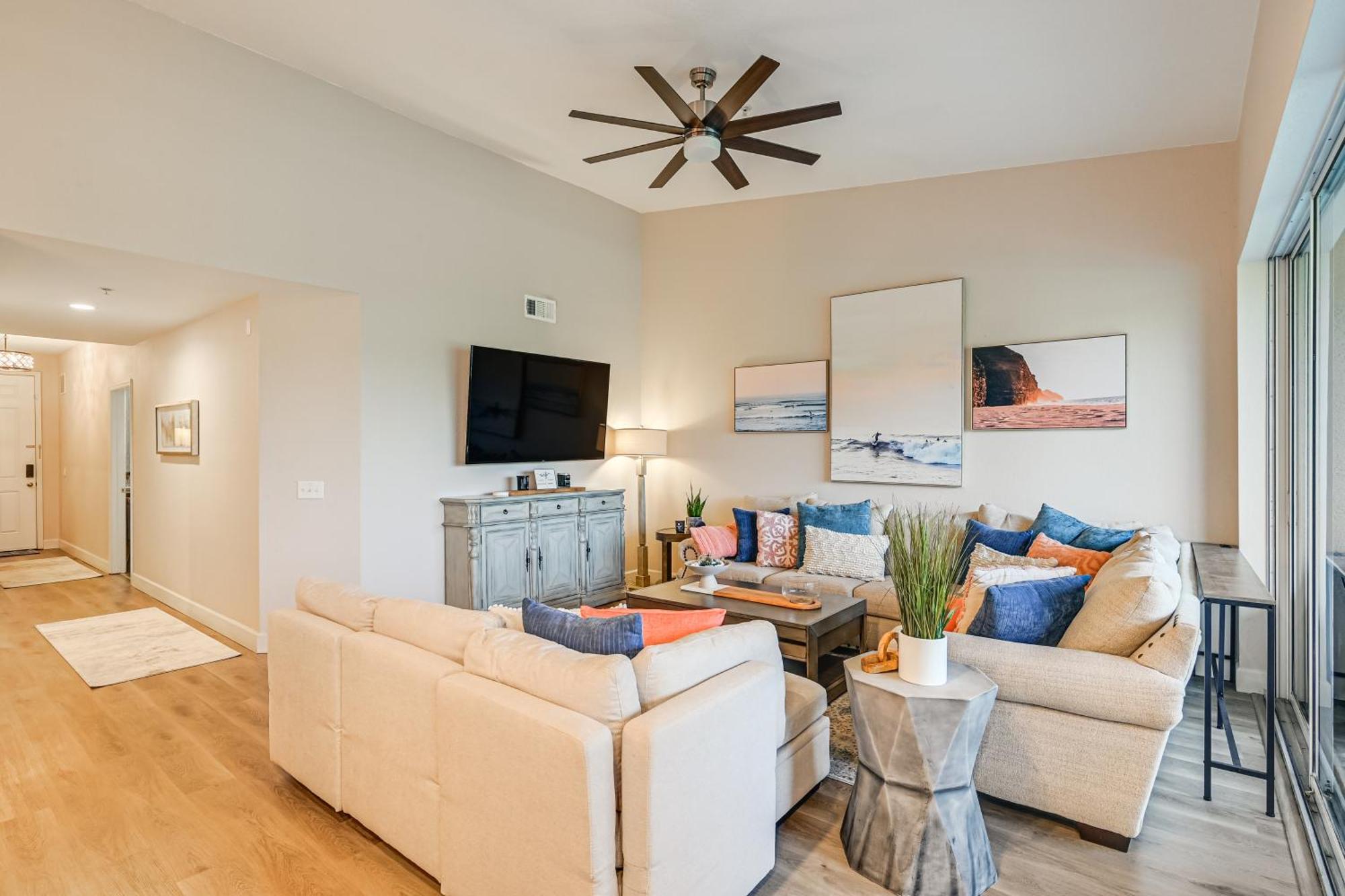 Elegant With Golf View And Community Pool