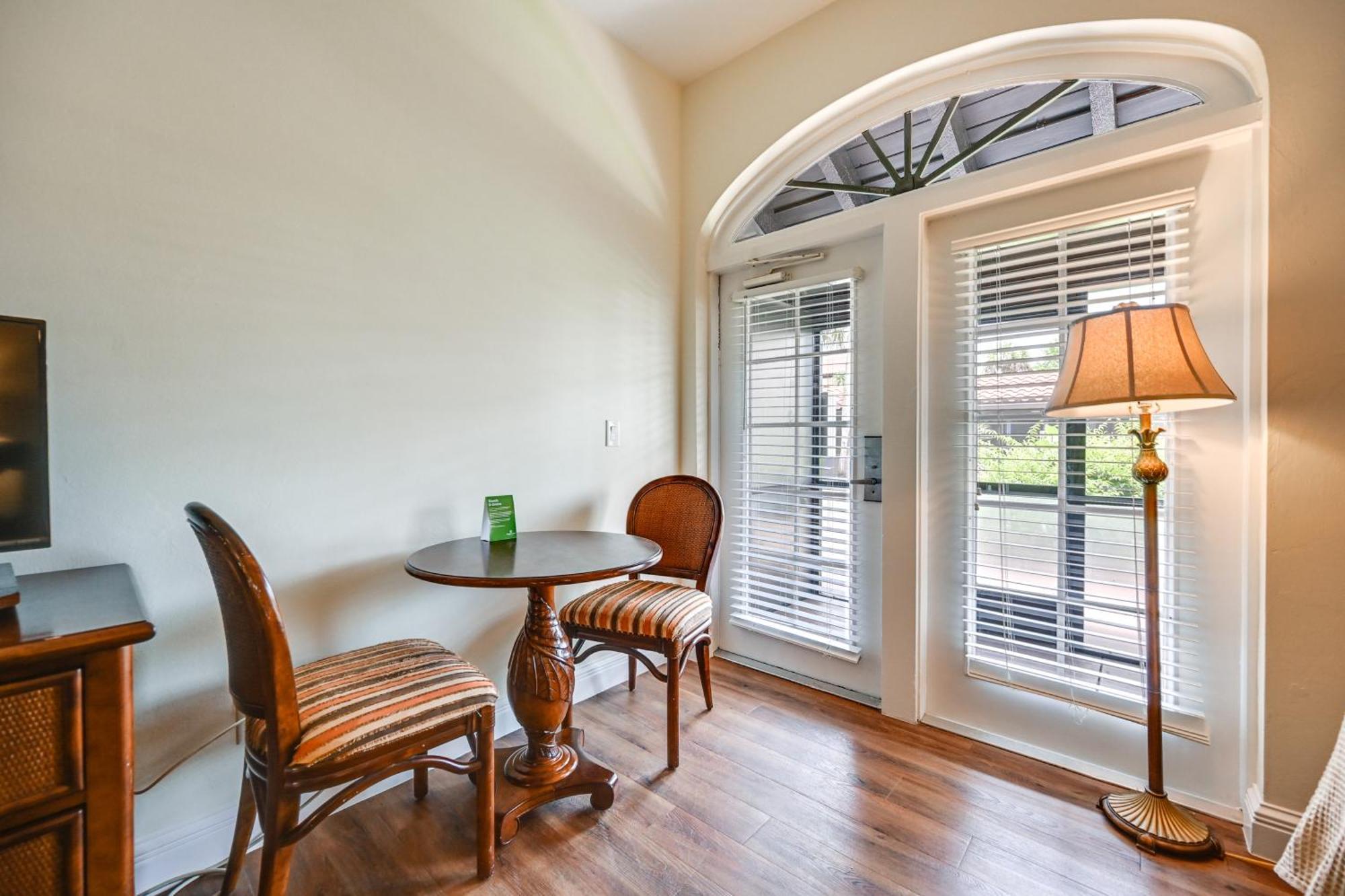 Vacation In Community Apartment Naples