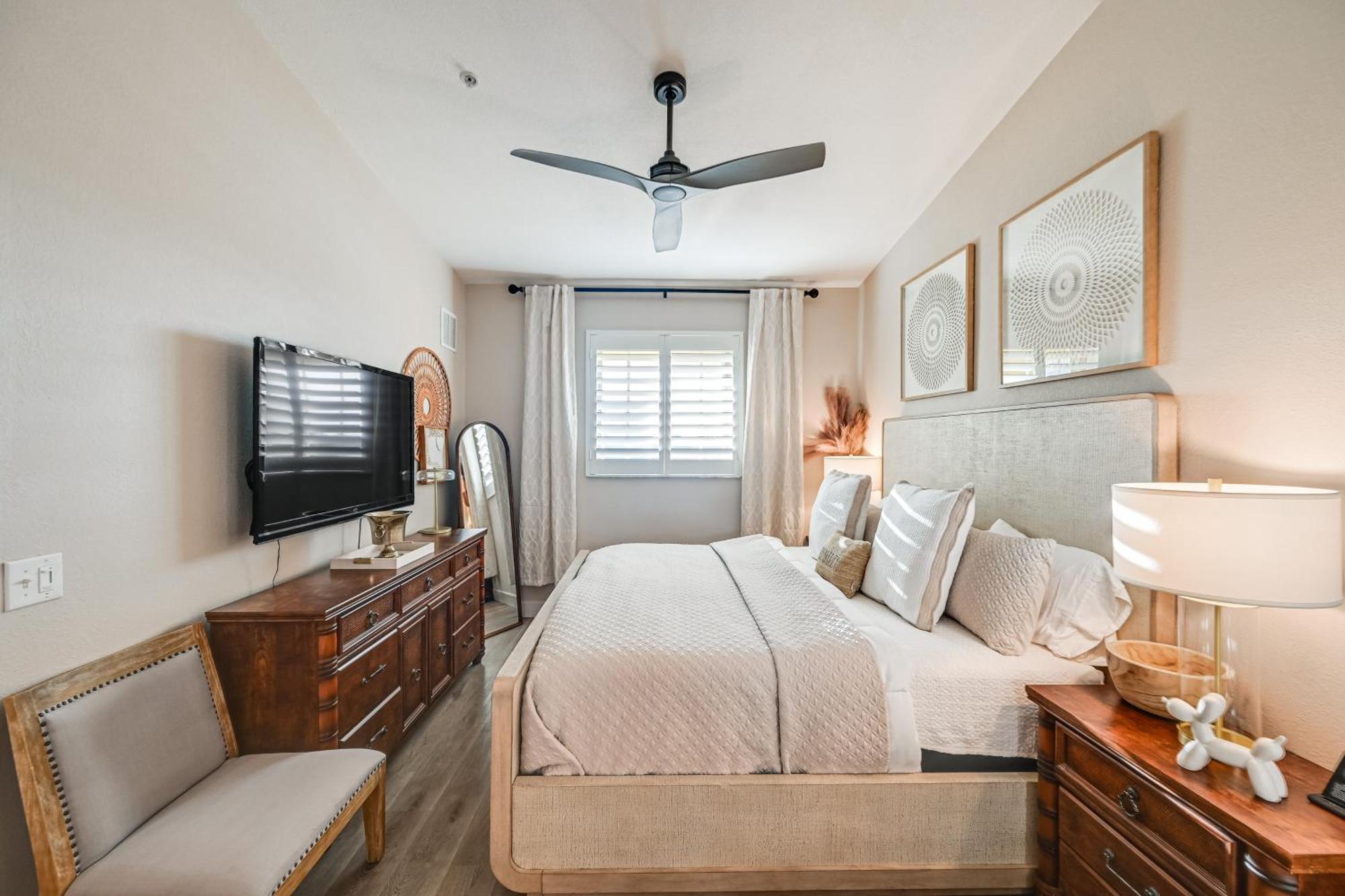 Elegant With Golf View And Community Pool *