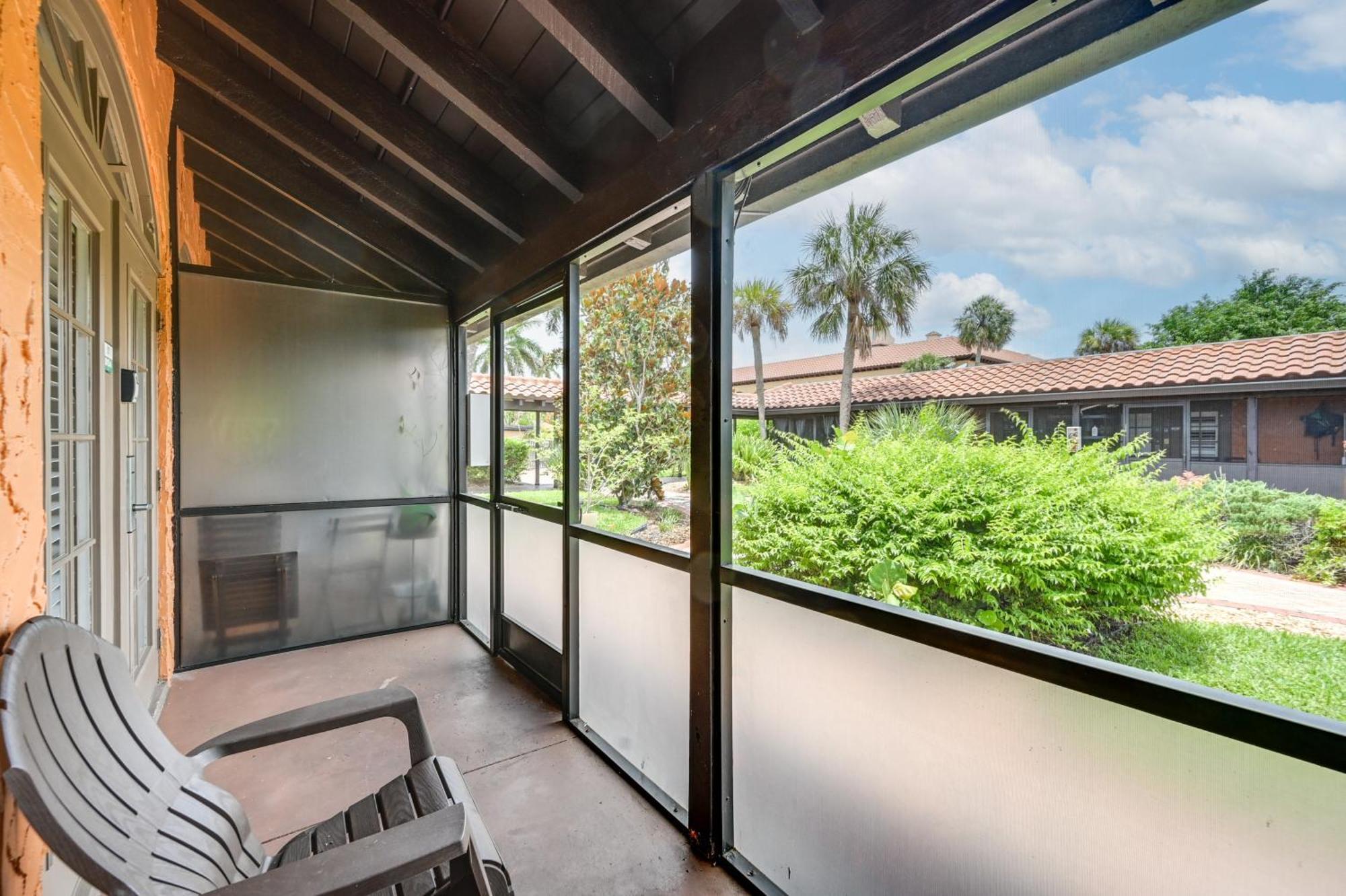 Apartment Vacation In Community Naples