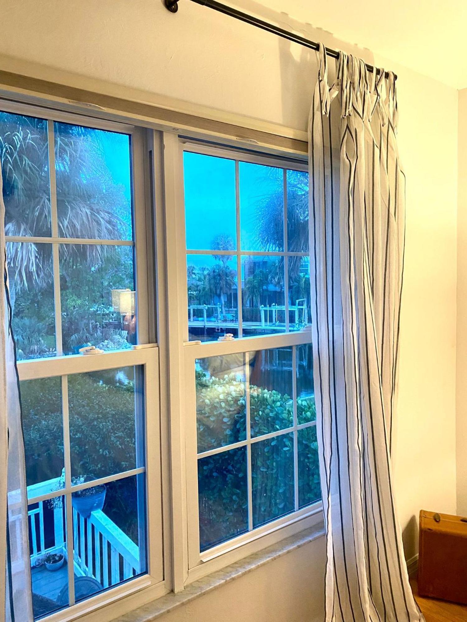 Waterfront Just Minutes To Holiday home *