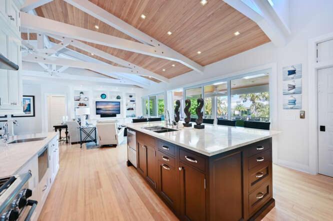 Holiday home 5 Bedroom Luxury Aqualane Shores Heated Pool Boat Slip