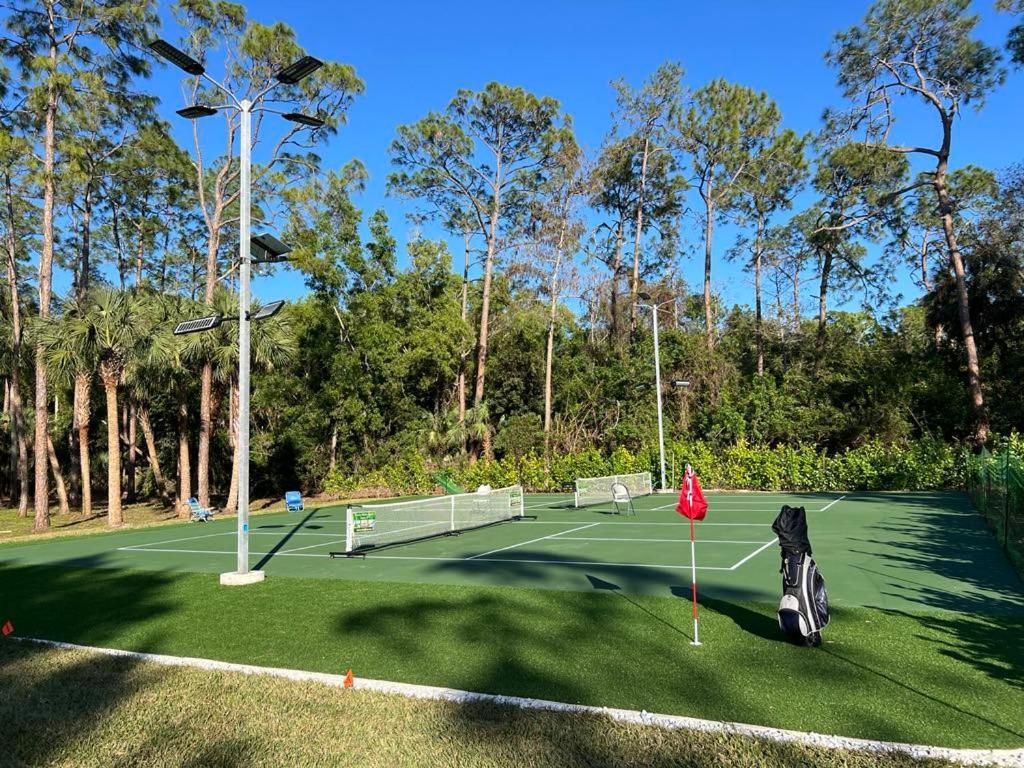 Villa Luxury Family Pool, Jacuzzi, 2 Pickleball Court, Ping Pong Table Very Private Sleeps 8