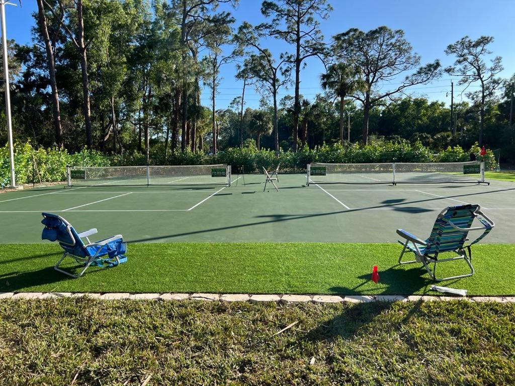 Luxury Family Pool, Jacuzzi, 2 Pickleball Court, Ping Pong Table Very Private Sleeps 8