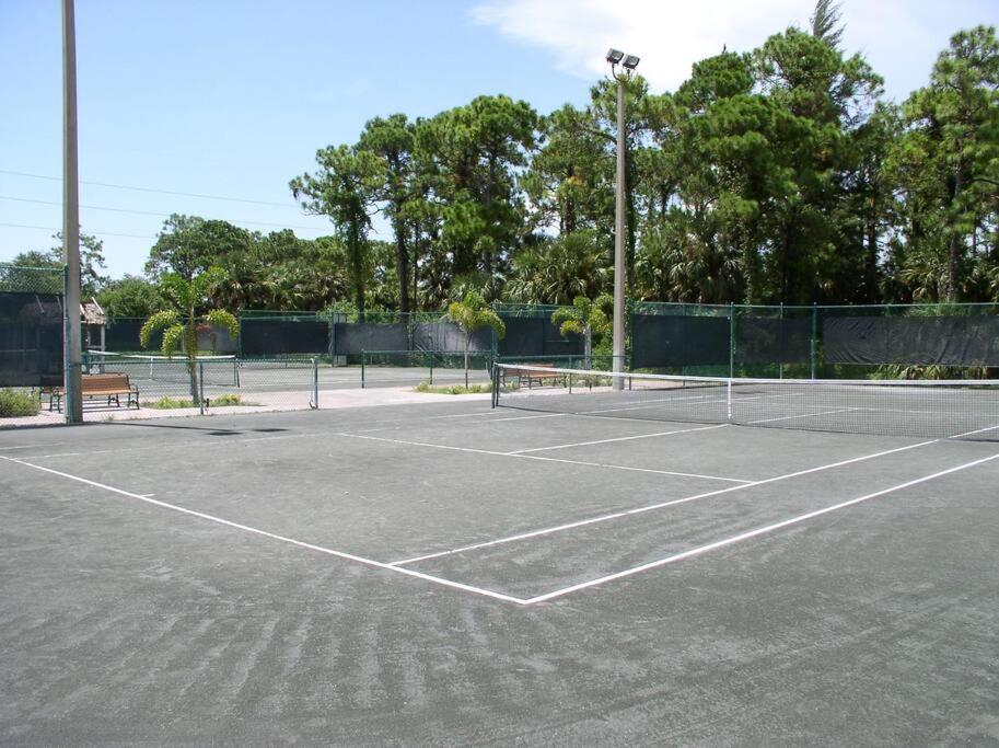Bike To Beach! Walk To Gomez Tennis Academy Holiday home Naples