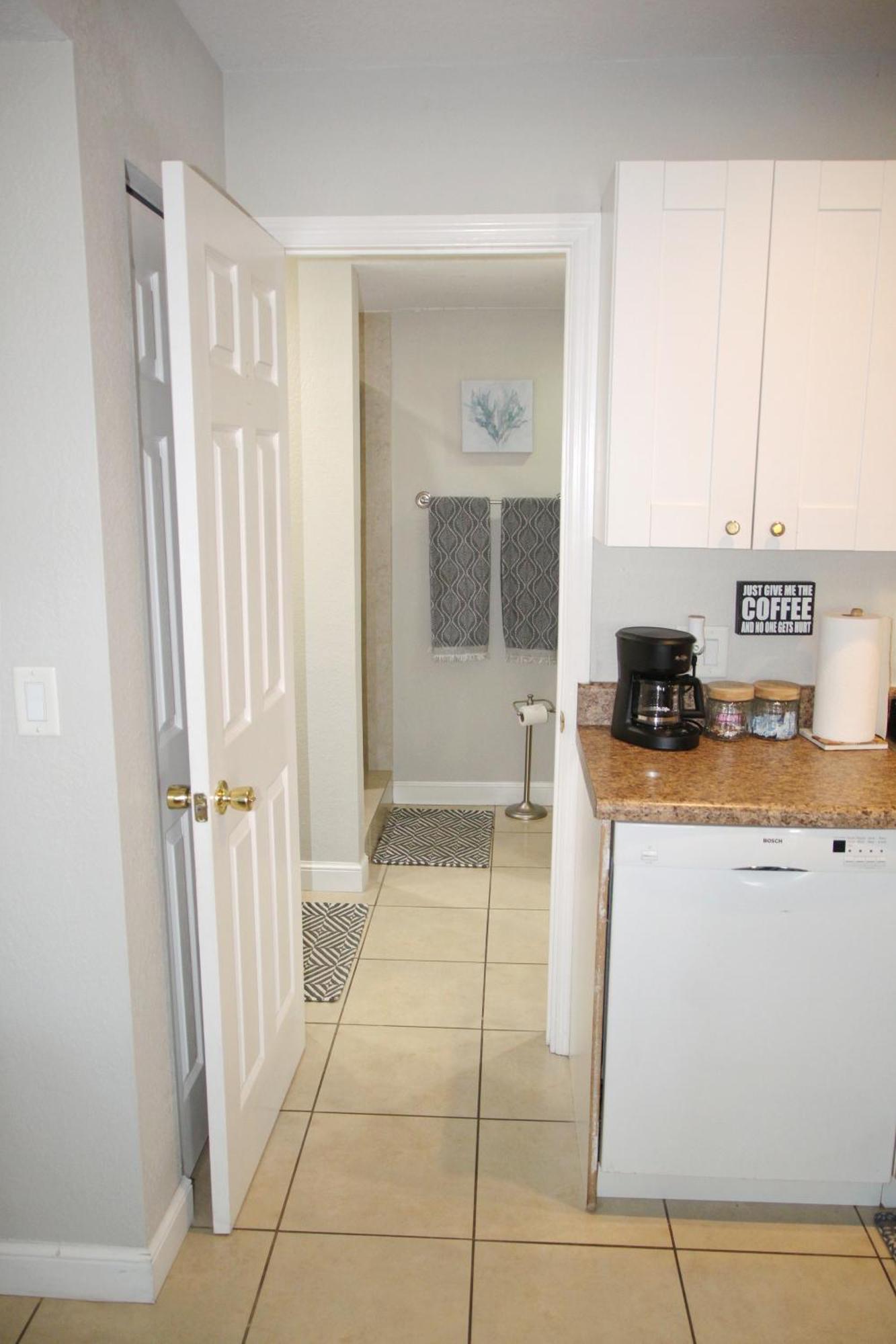 Apartment Park Oasis - Cozy Two Bedroom
