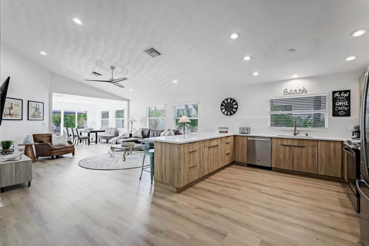 Huge Game Room-near Vanderbilt Beach-new Pool-pets * Naples