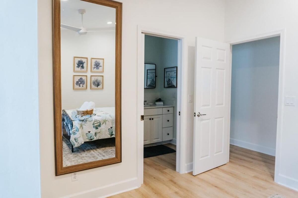 Huge Game Room-near Vanderbilt Beach-new Pool-pets Villa *