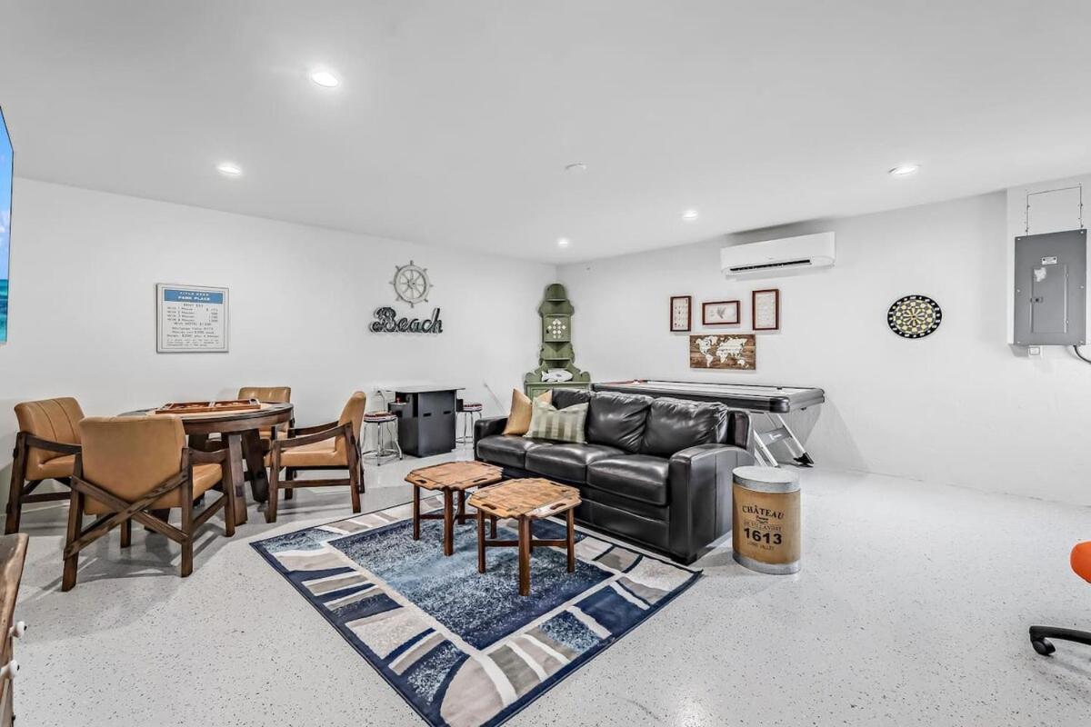 Huge Game Room-near Vanderbilt Beach-new Pool-pets Naples