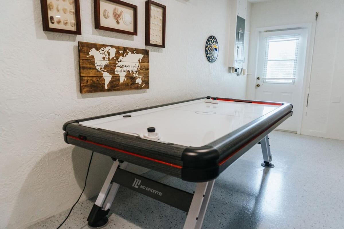 Huge Game Room-near Vanderbilt Beach-new Pool-pets