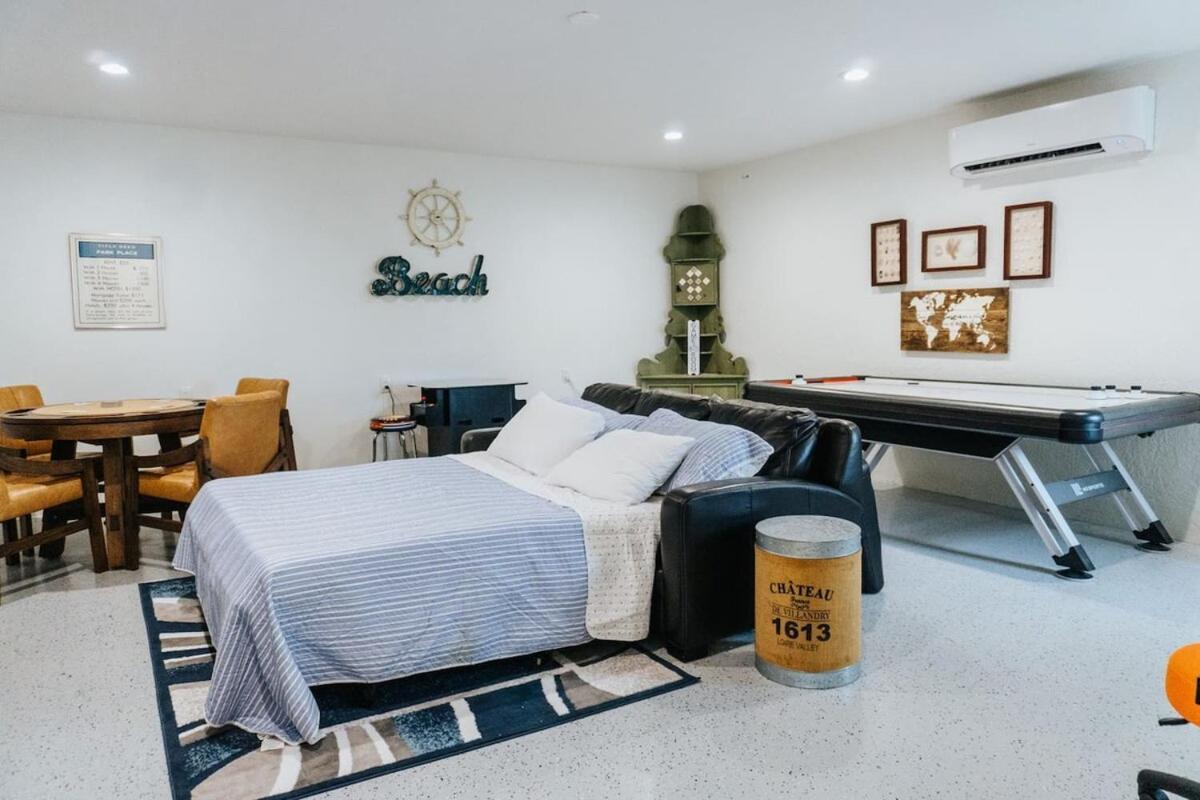 Huge Game Room-near Vanderbilt Beach-new Pool-pets Naples