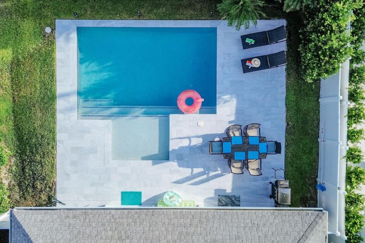 Huge Game Room-near Vanderbilt Beach-new Pool-pets * Naples