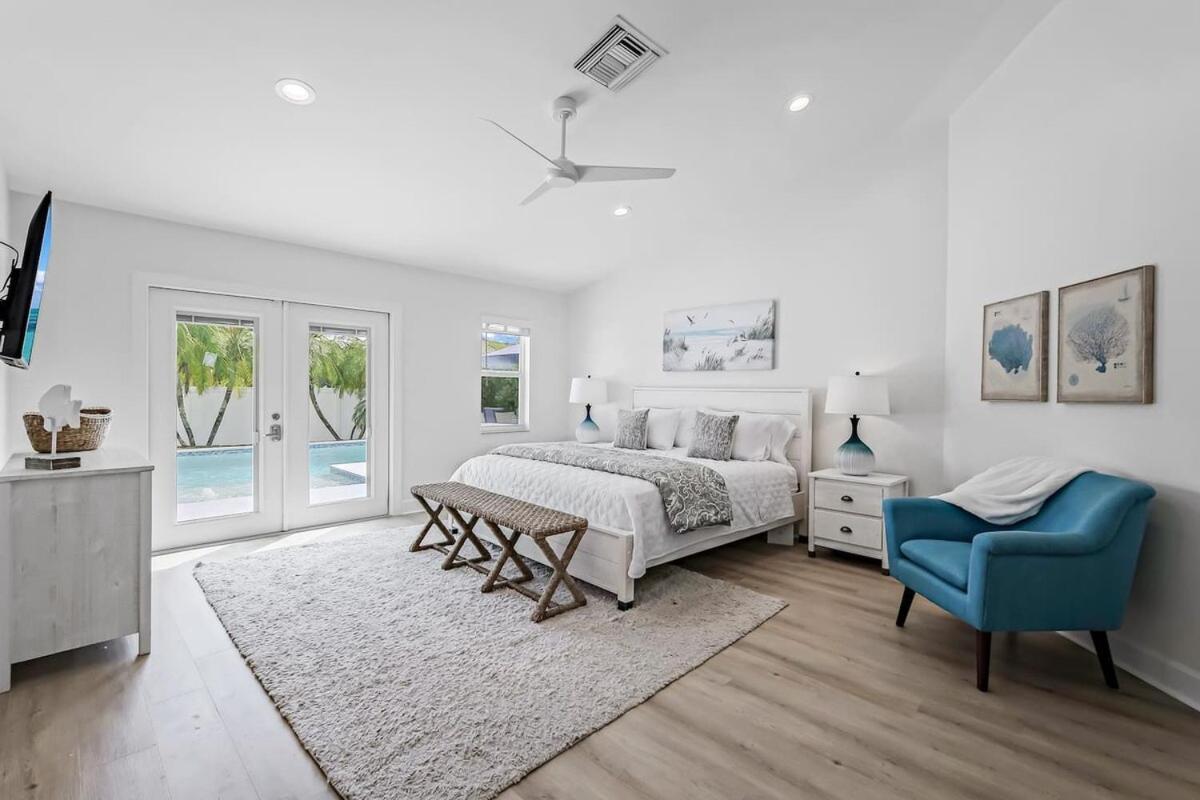 Villa Huge Game Room-near Vanderbilt Beach-new Pool-pets