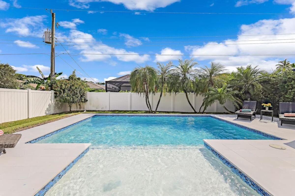Huge Game Room-near Vanderbilt Beach-new Pool-pets *