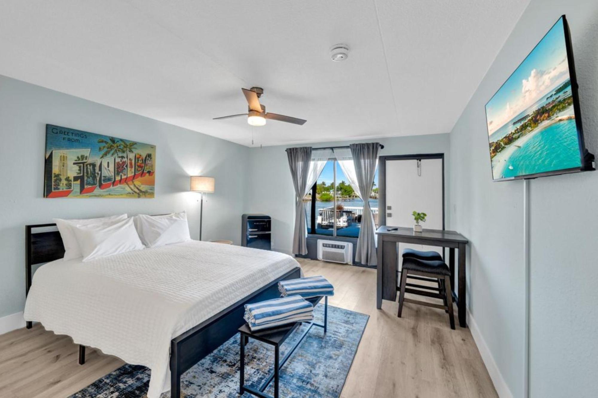 Waterfront - Isles Of Capri - Island Retreat - Marco Island - Naples Apartment