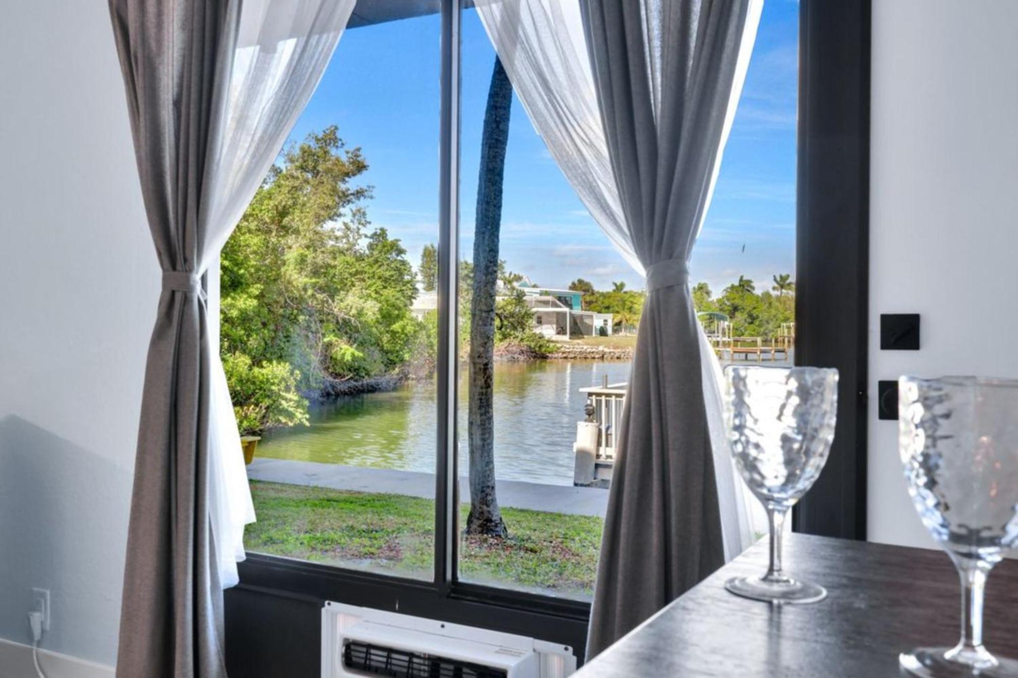 Waterfront - Isles Of Capri - Island Retreat - Marco Island - Naples Apartment Naples