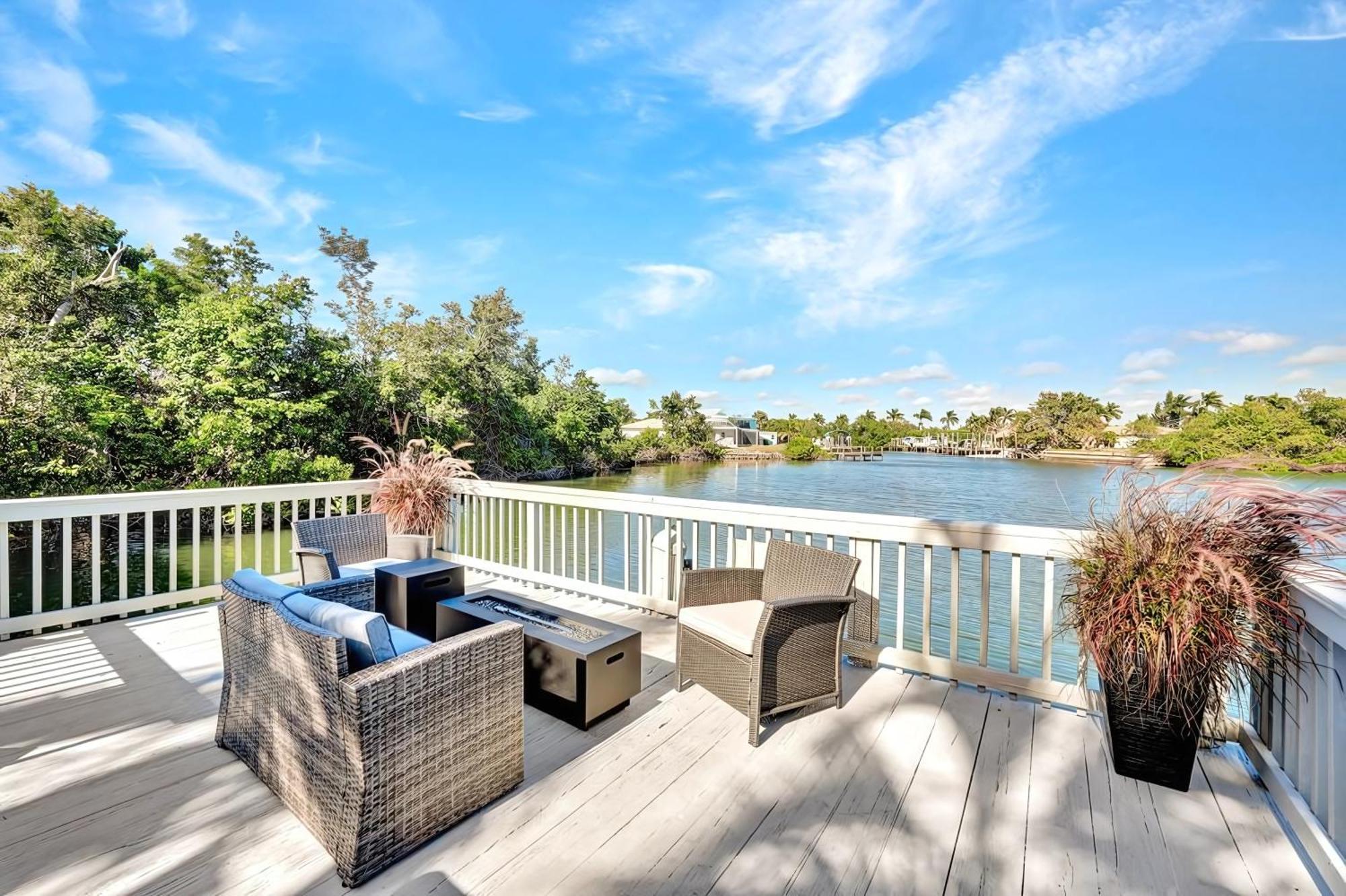 Waterfront - Isles Of Capri - Island Retreat - Marco Island - Naples Apartment *