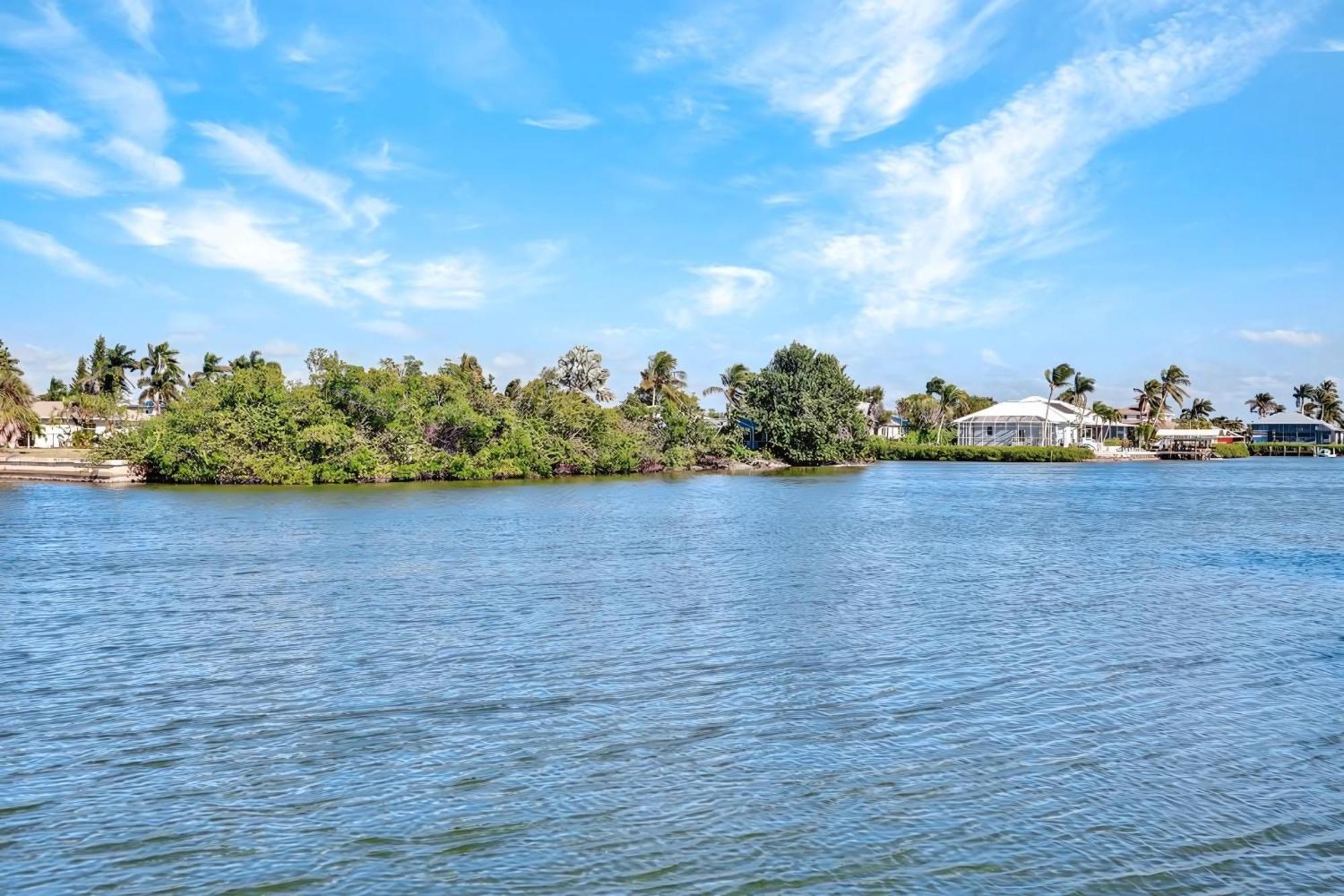 Waterfront - Isles Of Capri - Island Retreat - Marco Island - Naples Naples