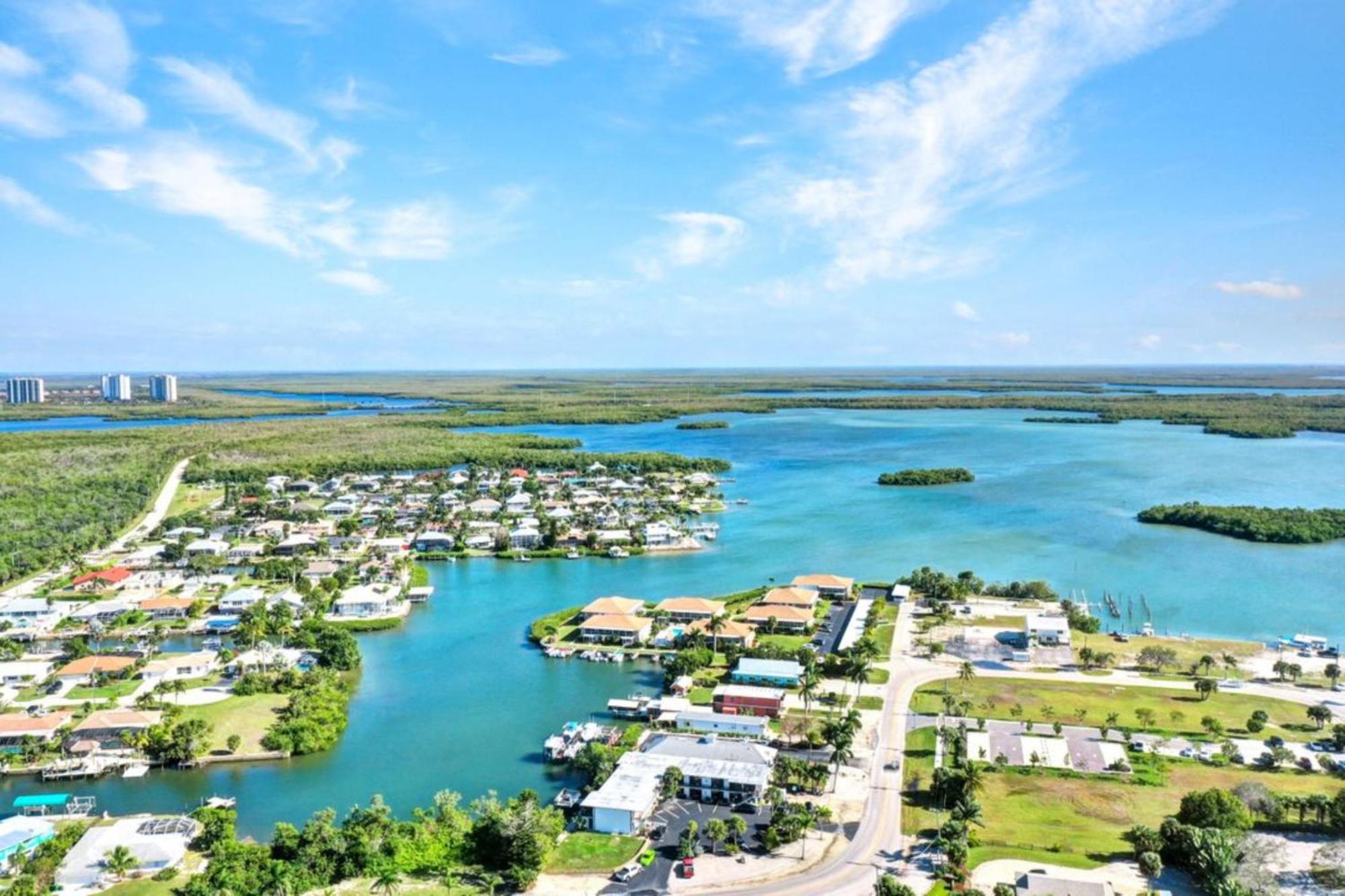 Waterfront - Isles Of Capri - Island Retreat - Marco Island - Naples Apartment *