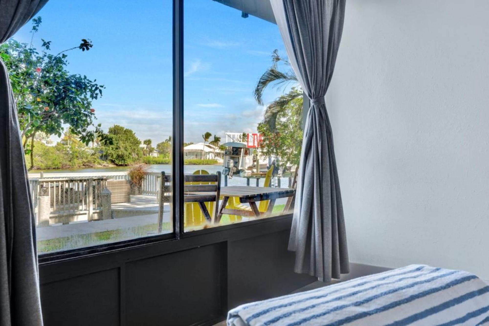 Waterfront - Isles Of Capri - Island Retreat - Marco Island - Naples Naples