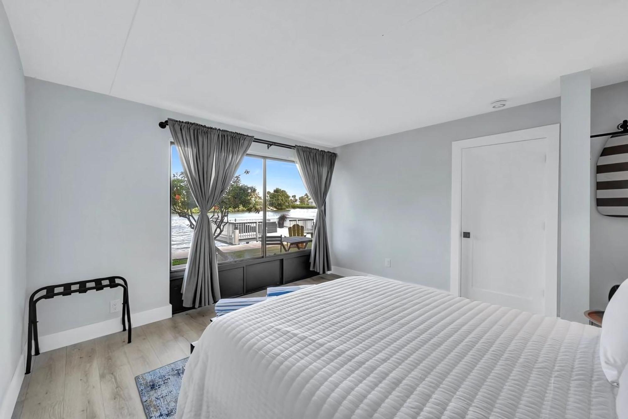 Waterfront - Isles Of Capri - Island Retreat - Marco Island - Naples * Naples