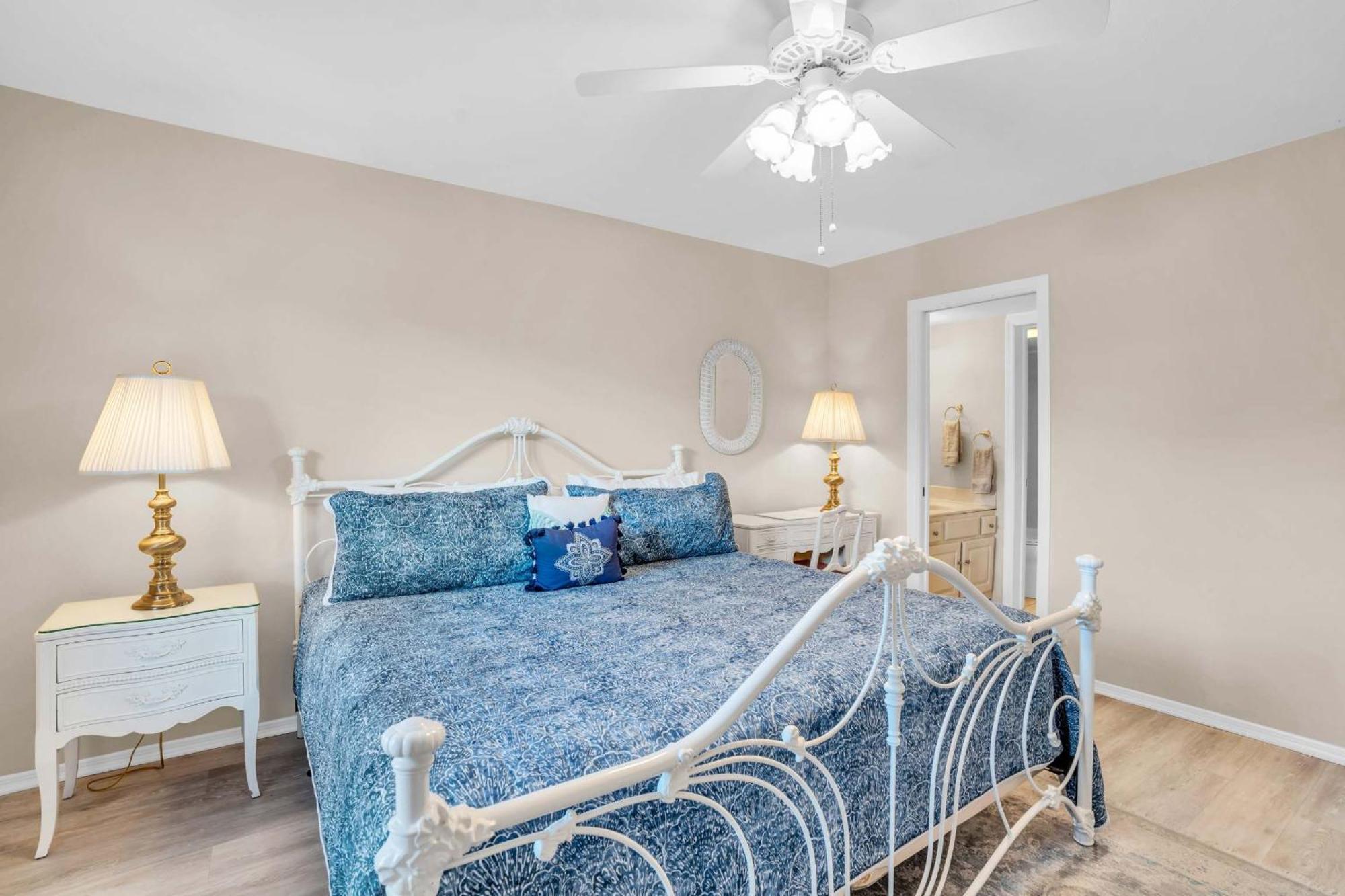First Floor With And Fountain Views Holiday home Naples