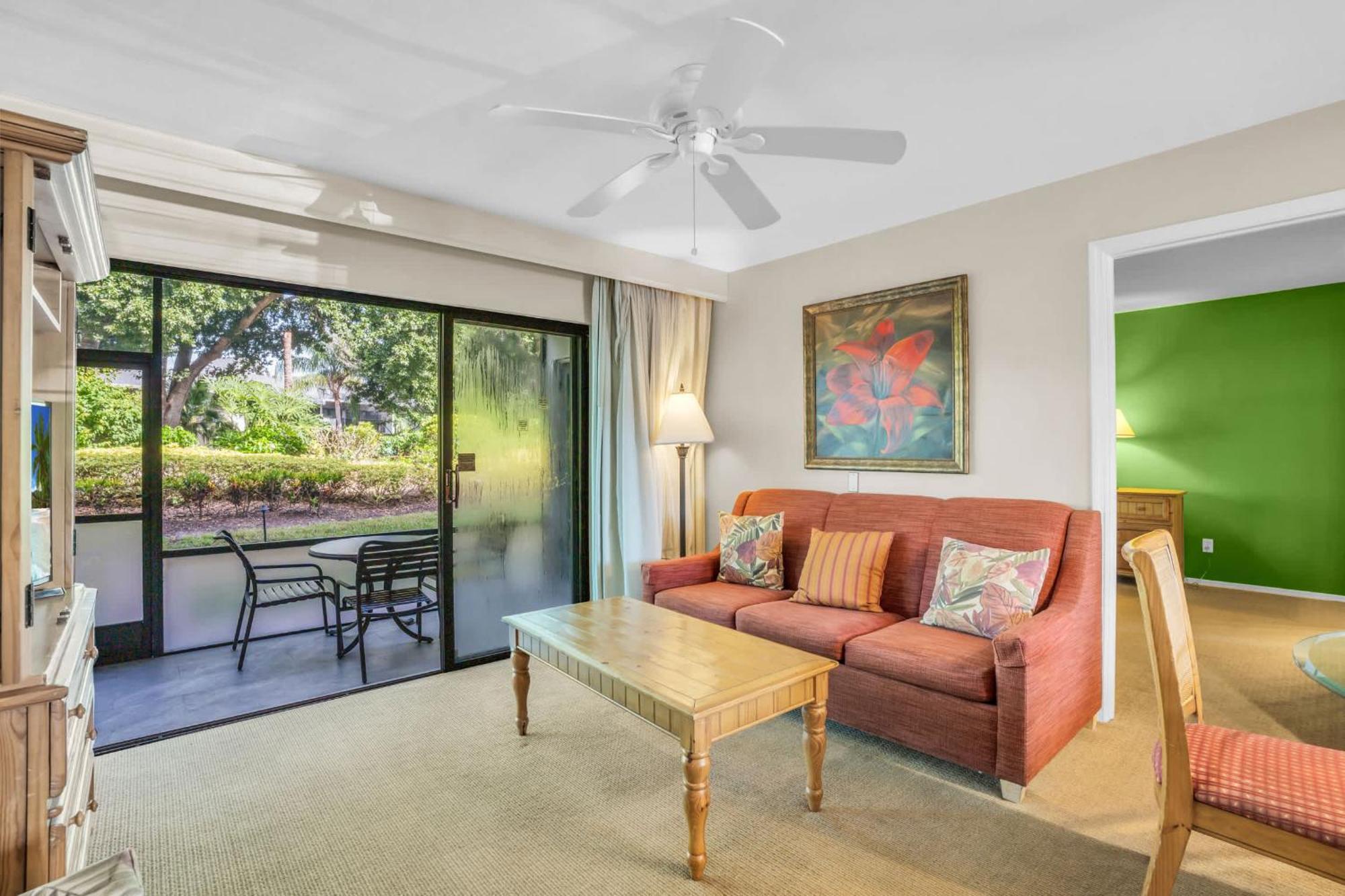 Walk From Lanai To Pool And Holiday home
