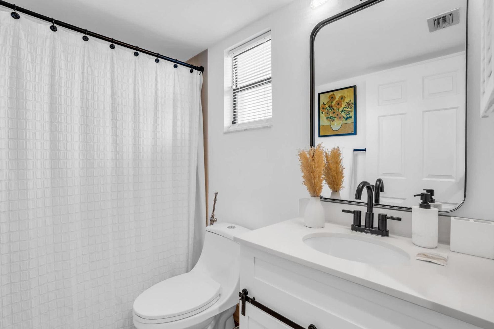 Designer Furnished And Views *