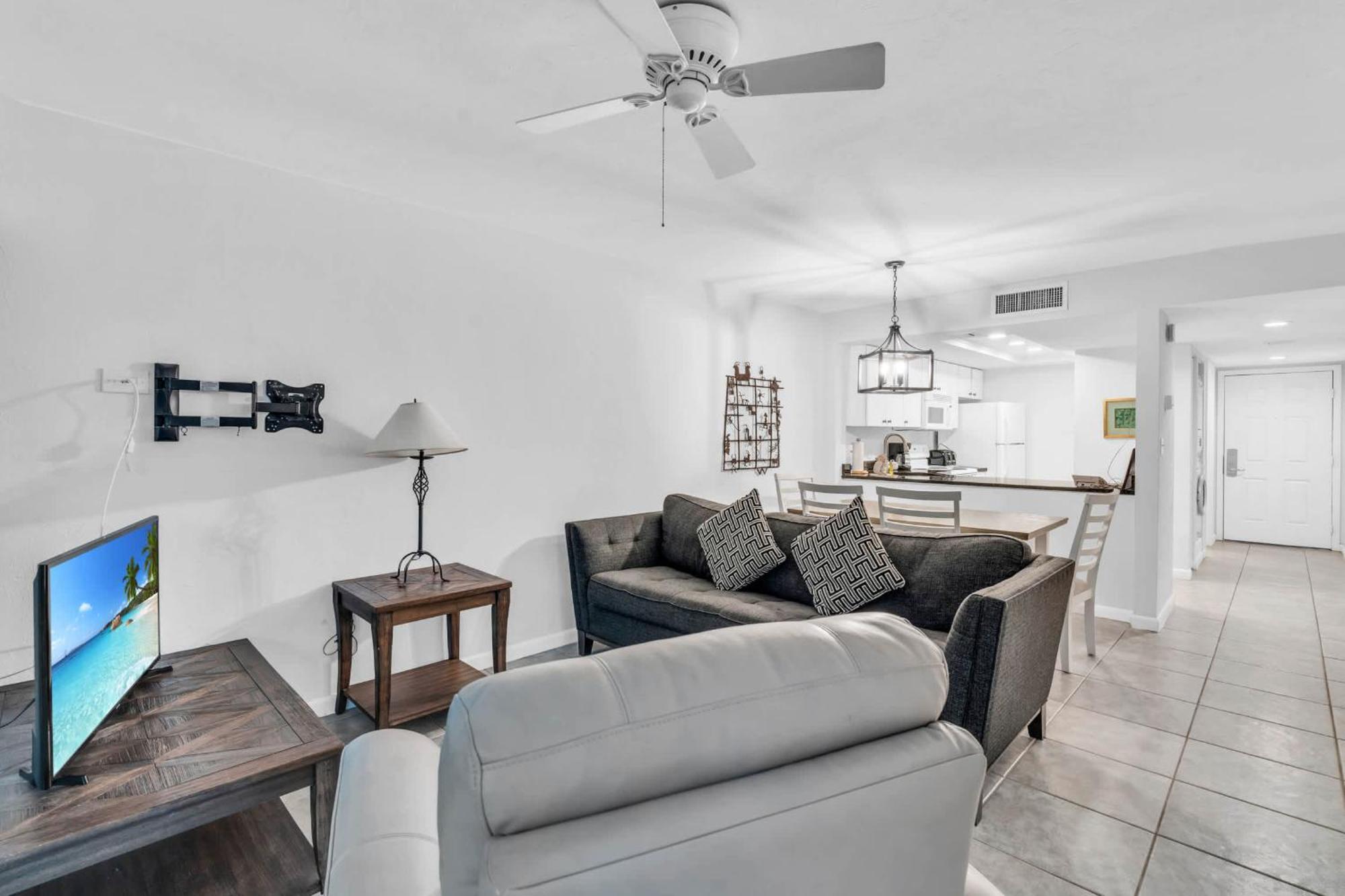 First Floor - Quick Walk To Amenities