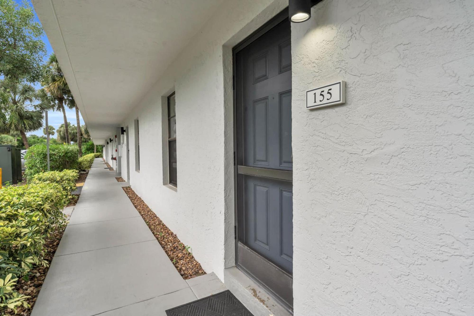 First Floor - Quick Walk To Amenities Holiday home *