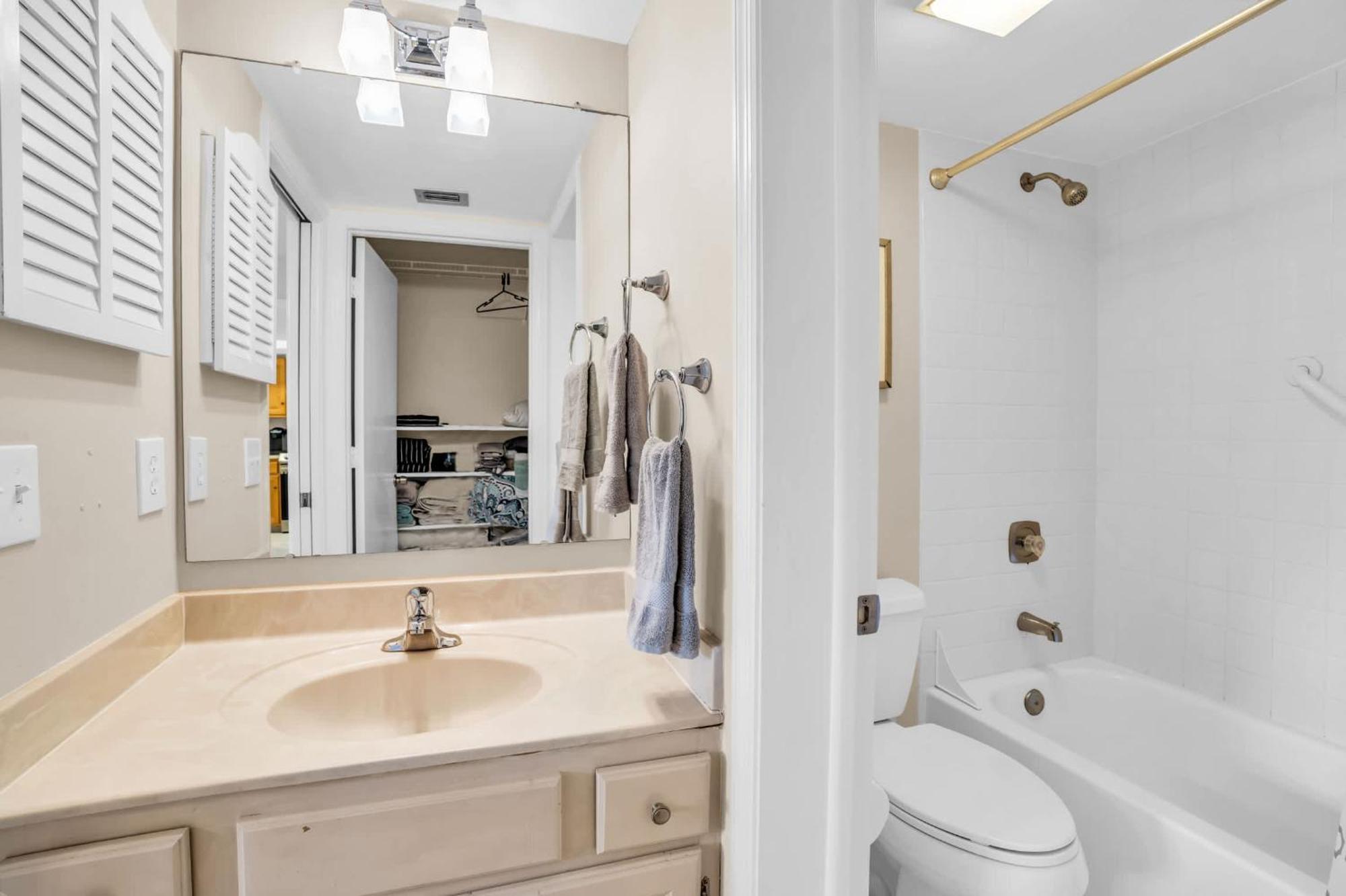 First Floor With And Fountain Views Holiday home Naples