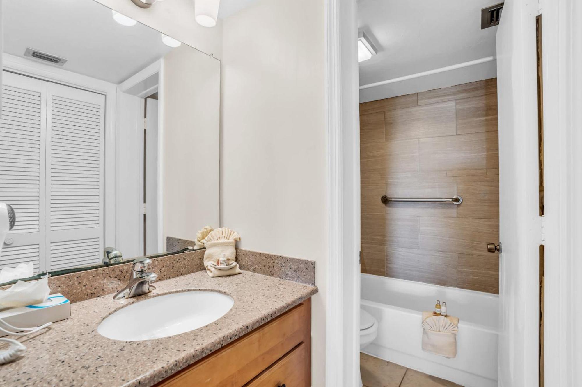 4th Floor Updated Holiday home Naples