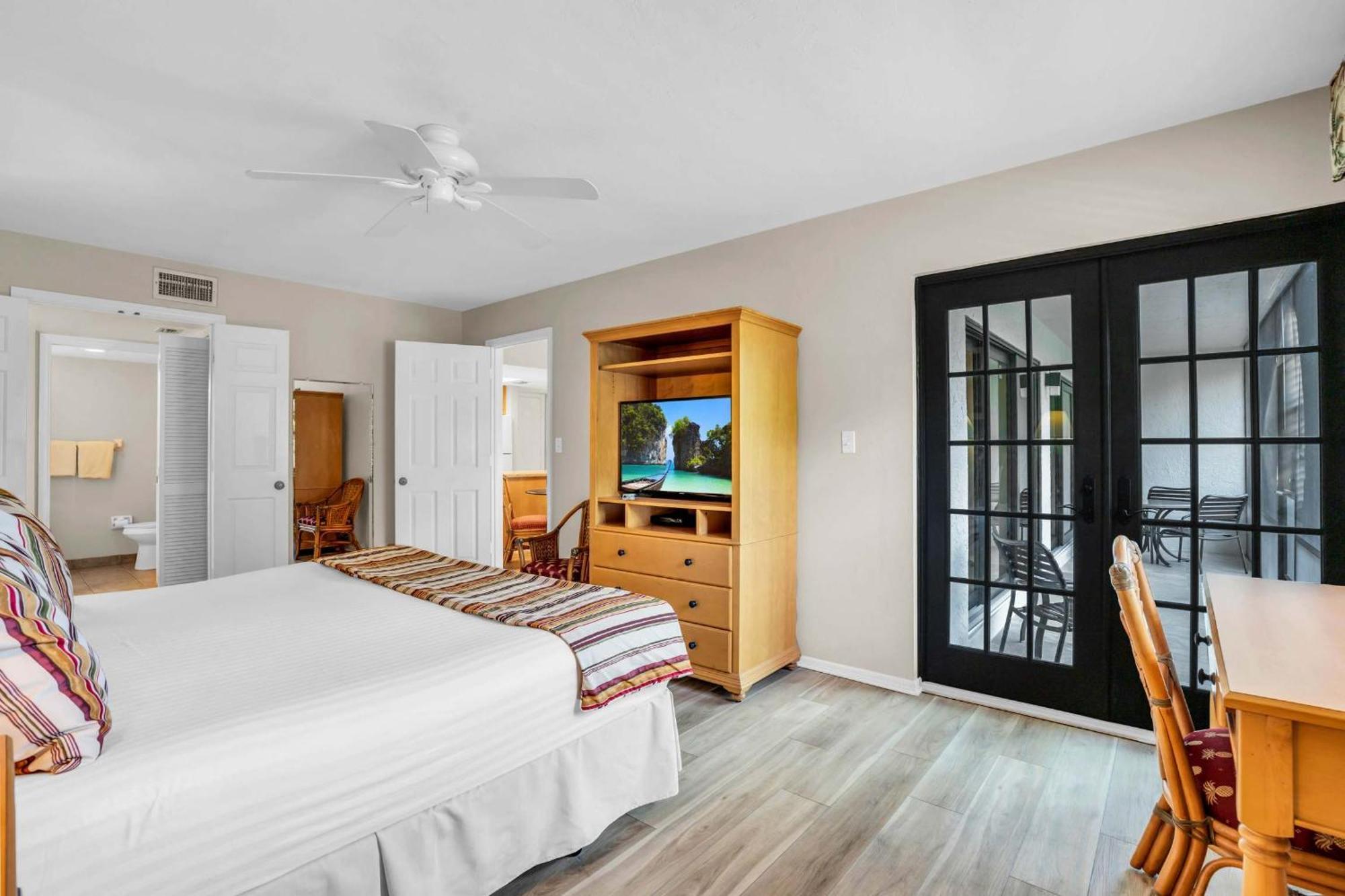 First Floor Deluxe * Naples