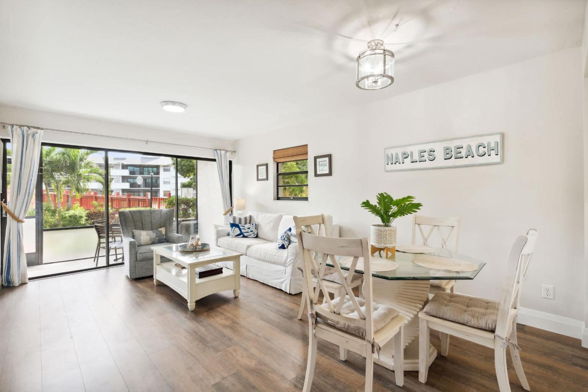 End Unit - Renovated Views And Close To The Lobby Holiday home