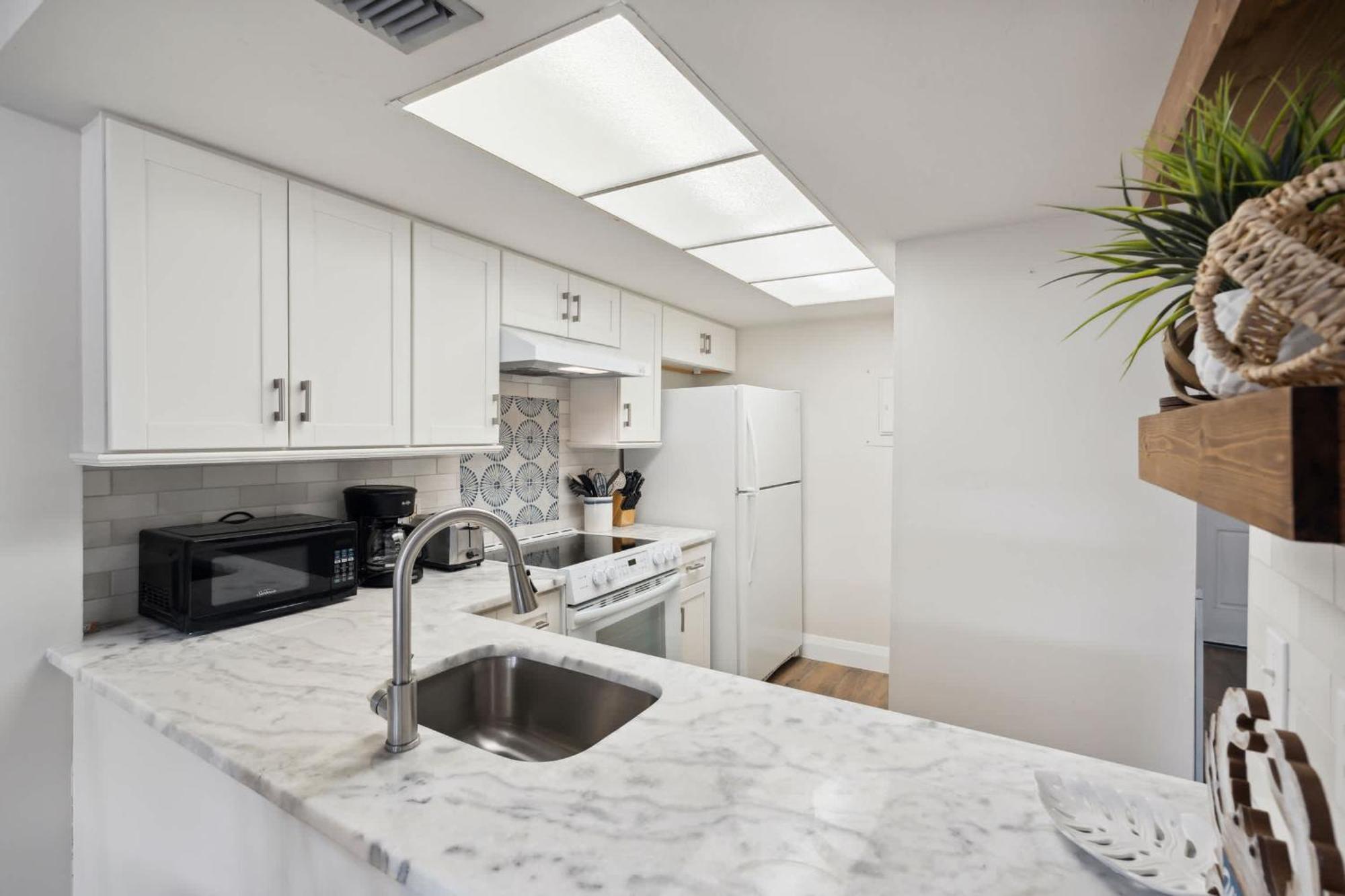 End Unit - Renovated Views And Close To The Lobby Holiday home *