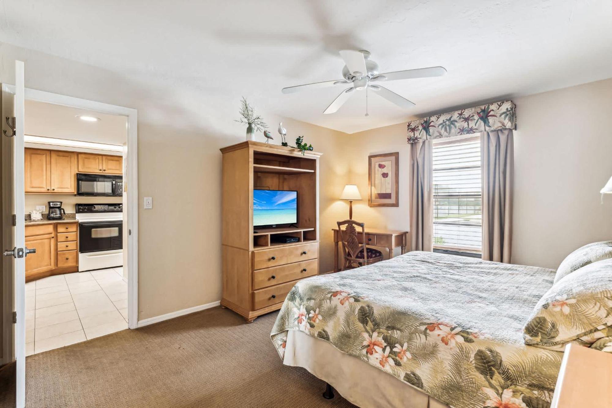 Views Quiet Back End Of The Park Shore Holiday home Naples