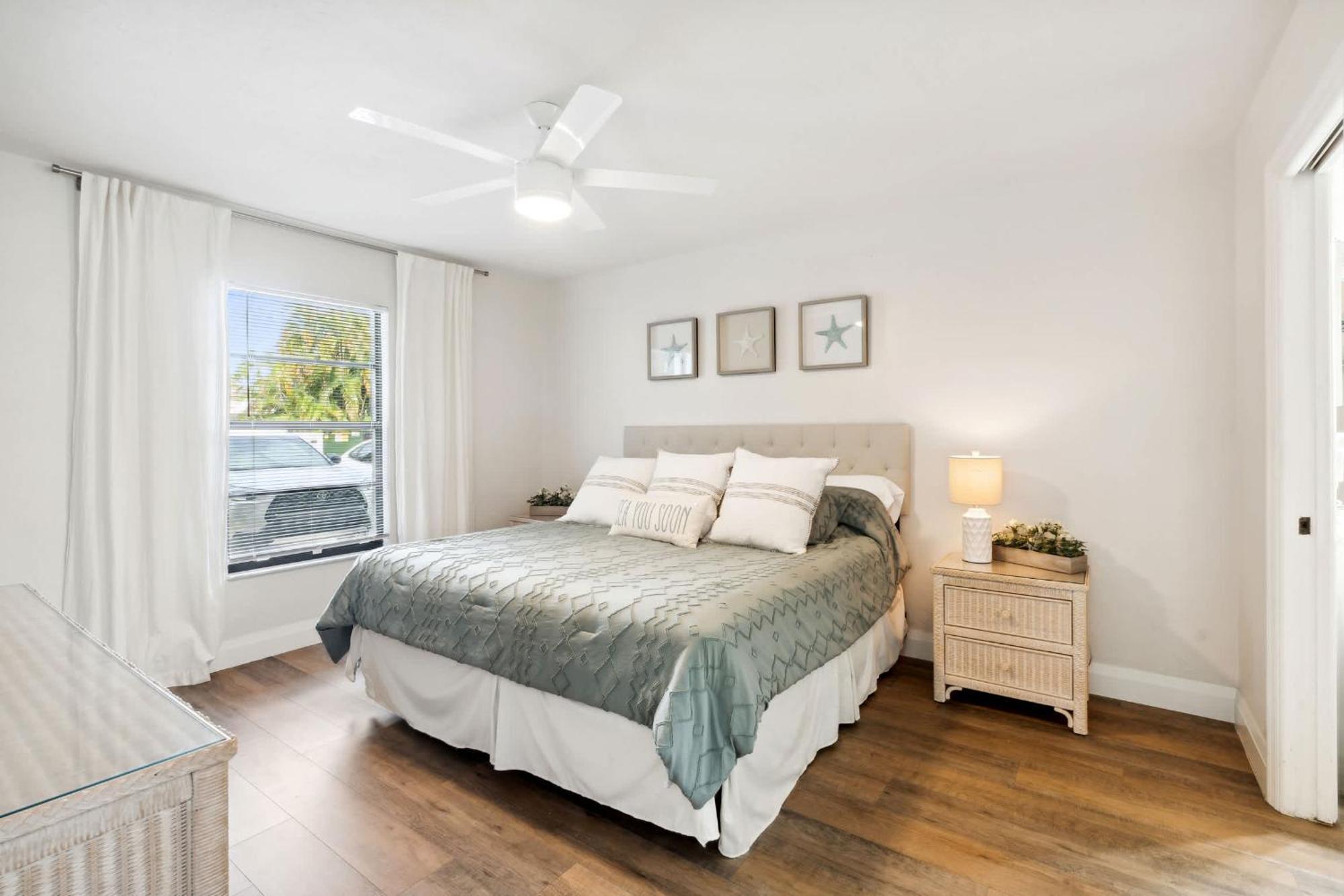Holiday home End Unit - Renovated Views And Close To The Lobby *