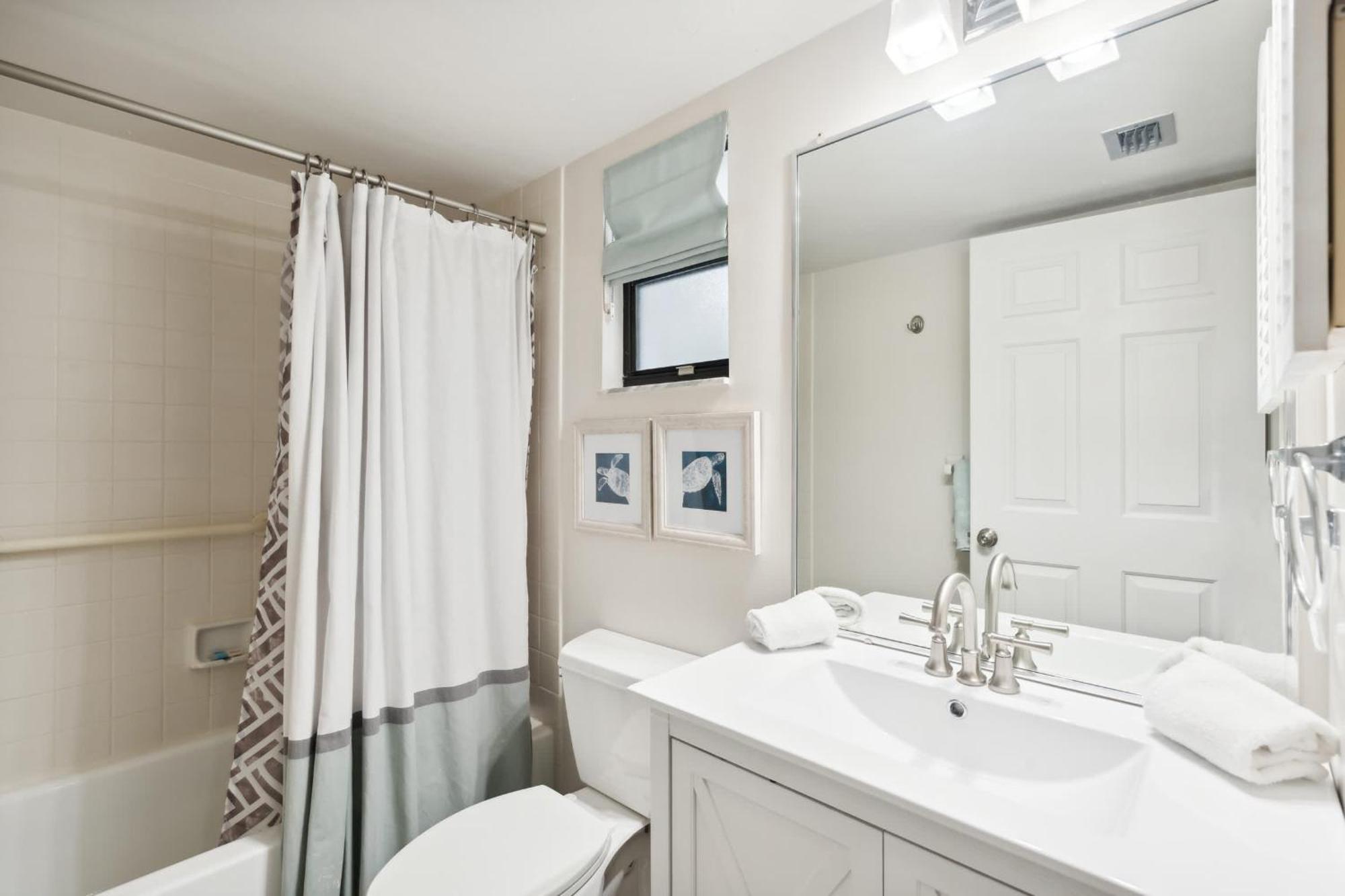End Unit - Renovated Views And Close To The Lobby * Naples
