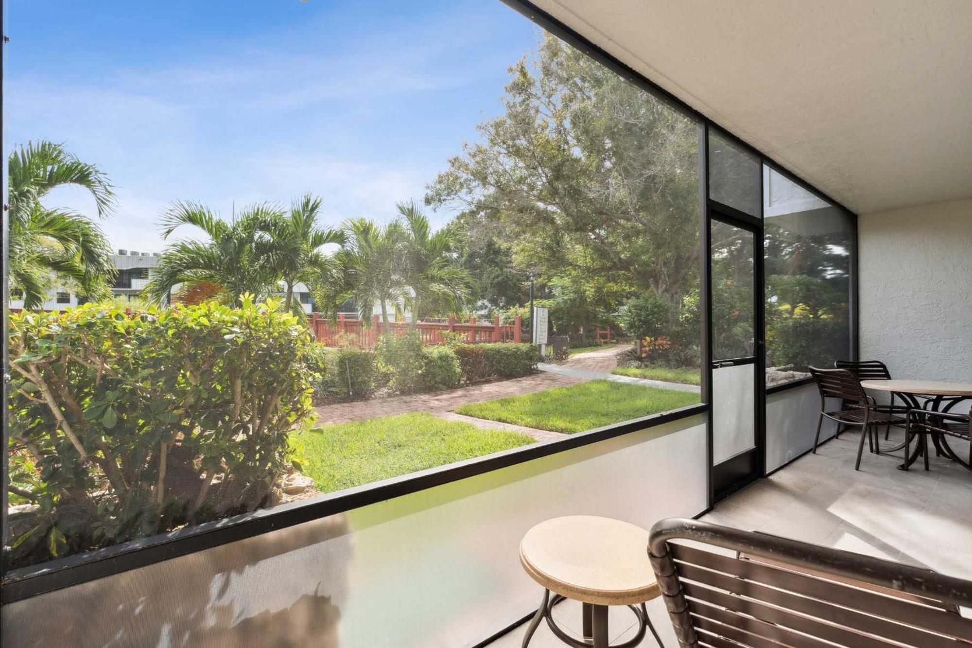 End Unit - Renovated Views And Close To The Lobby Holiday home *