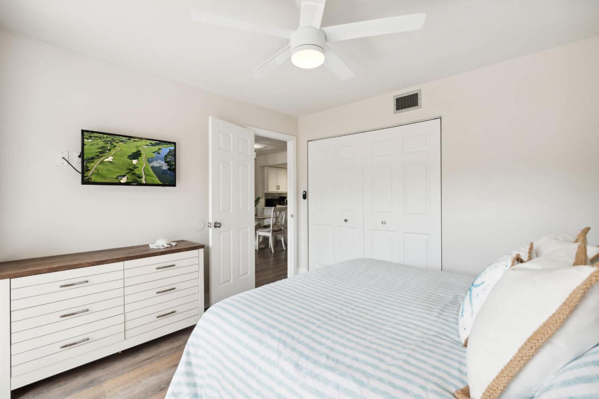 End Unit - Renovated Views And Close To The Lobby Naples