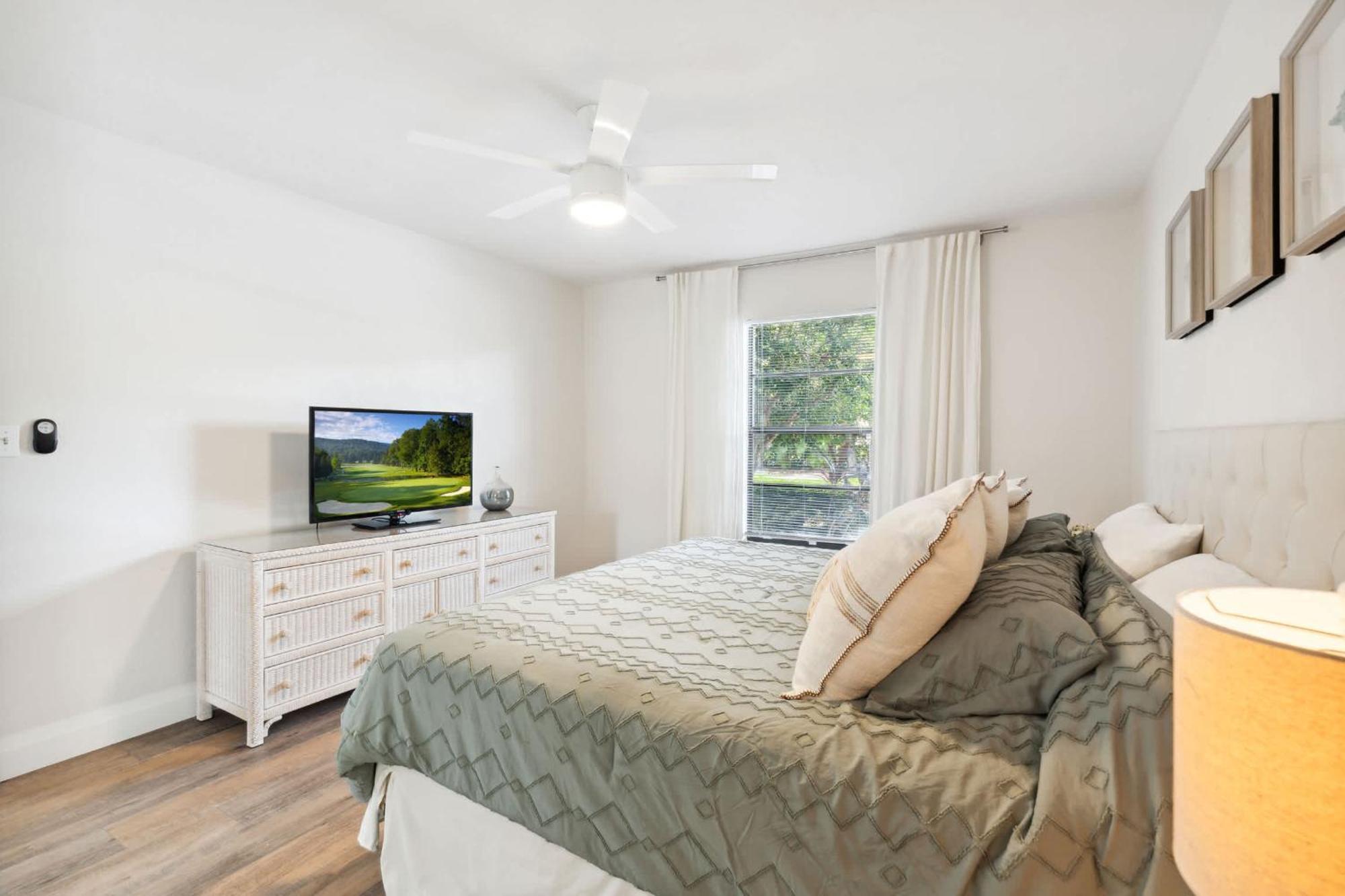 End Unit - Renovated Views And Close To The Lobby Holiday home *