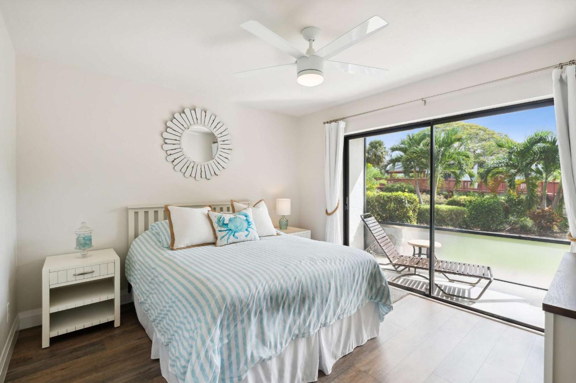 Holiday home End Unit - Renovated Views And Close To The Lobby