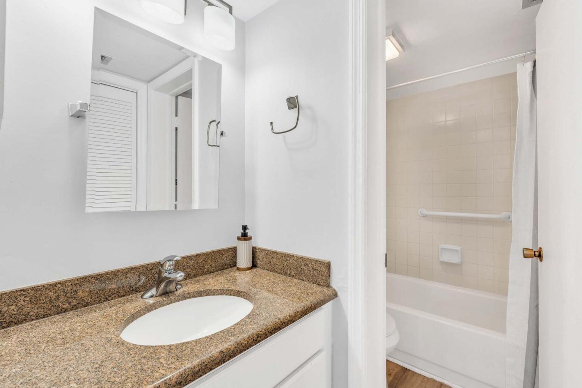Close To The Lobby And Pool - Peaceful Views And Comfy Furnishings Holiday home Naples