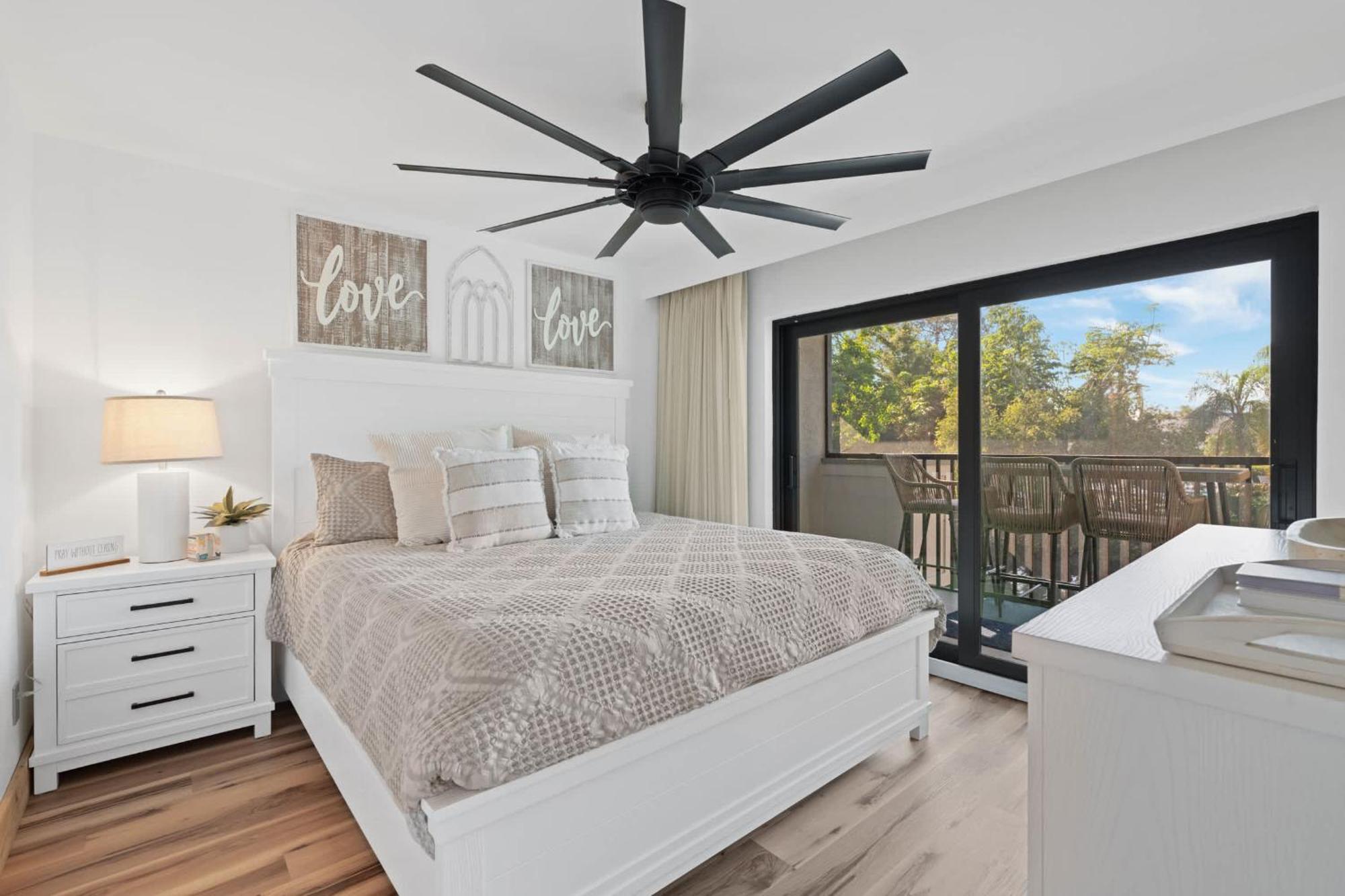 Spend Your Vacation In Luxury With Pool Views Holiday home Naples