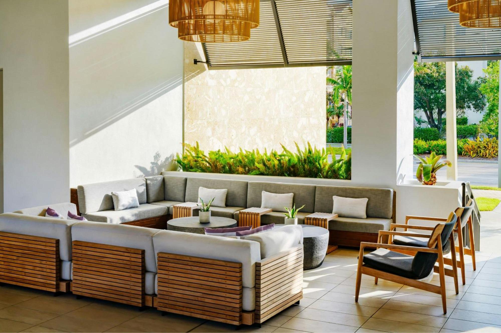 Ac By Marriott 5th Avenue 4* Naples